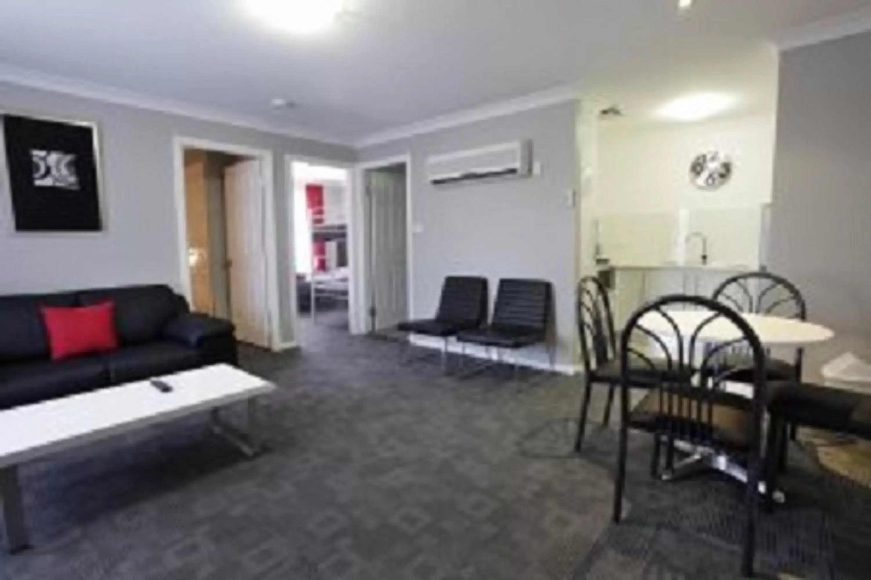 Living room, Seating Area in Cattlemans Country Motor Inn & Serviced Apartments