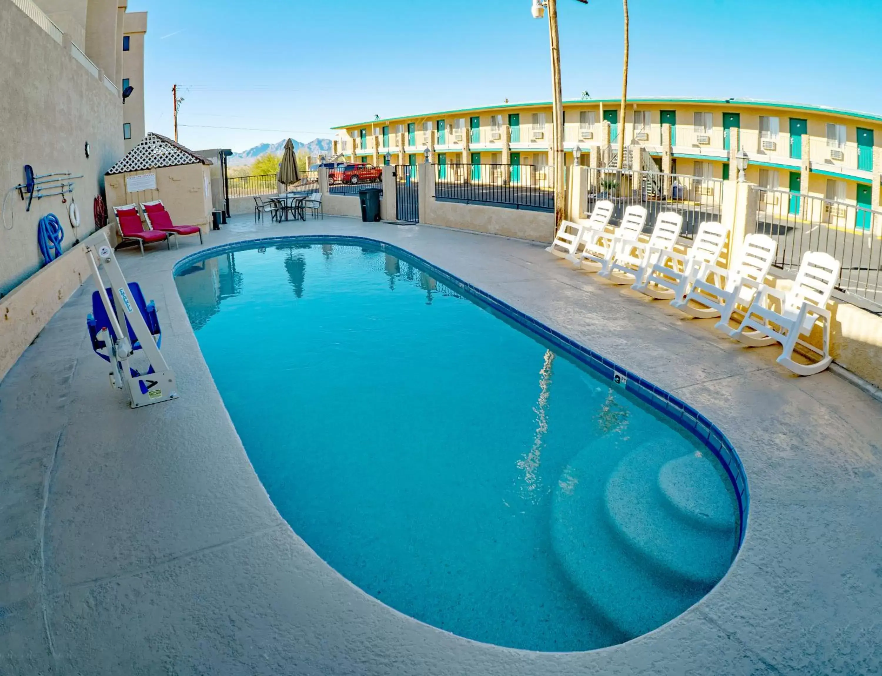 Swimming pool in Windsor Inn Lake Havasu City Swimming pool in Windsor Inn Lake Havasu City