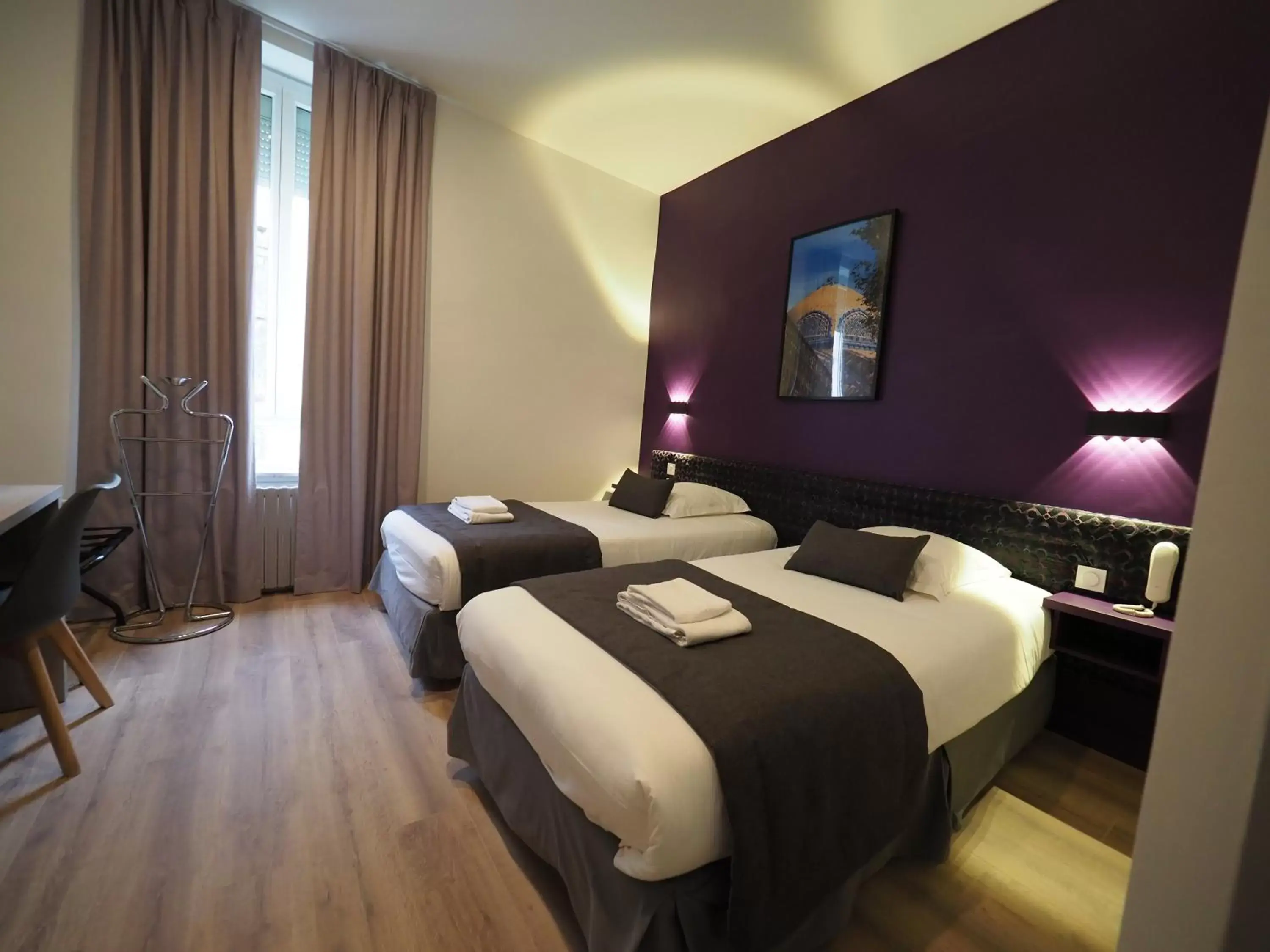 Twin Room in Hôtel Le Biarritz - Vichy Twin Room in Hôtel Le Biarritz - Vichy