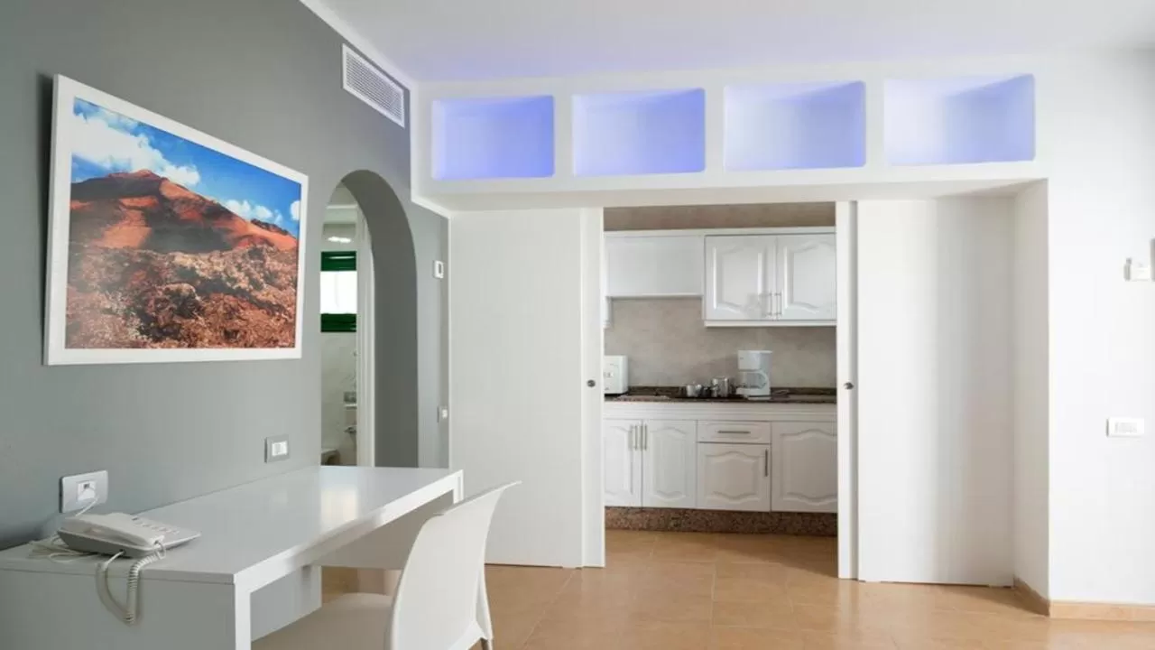 Kitchen or kitchenette in Hyde Park Lane