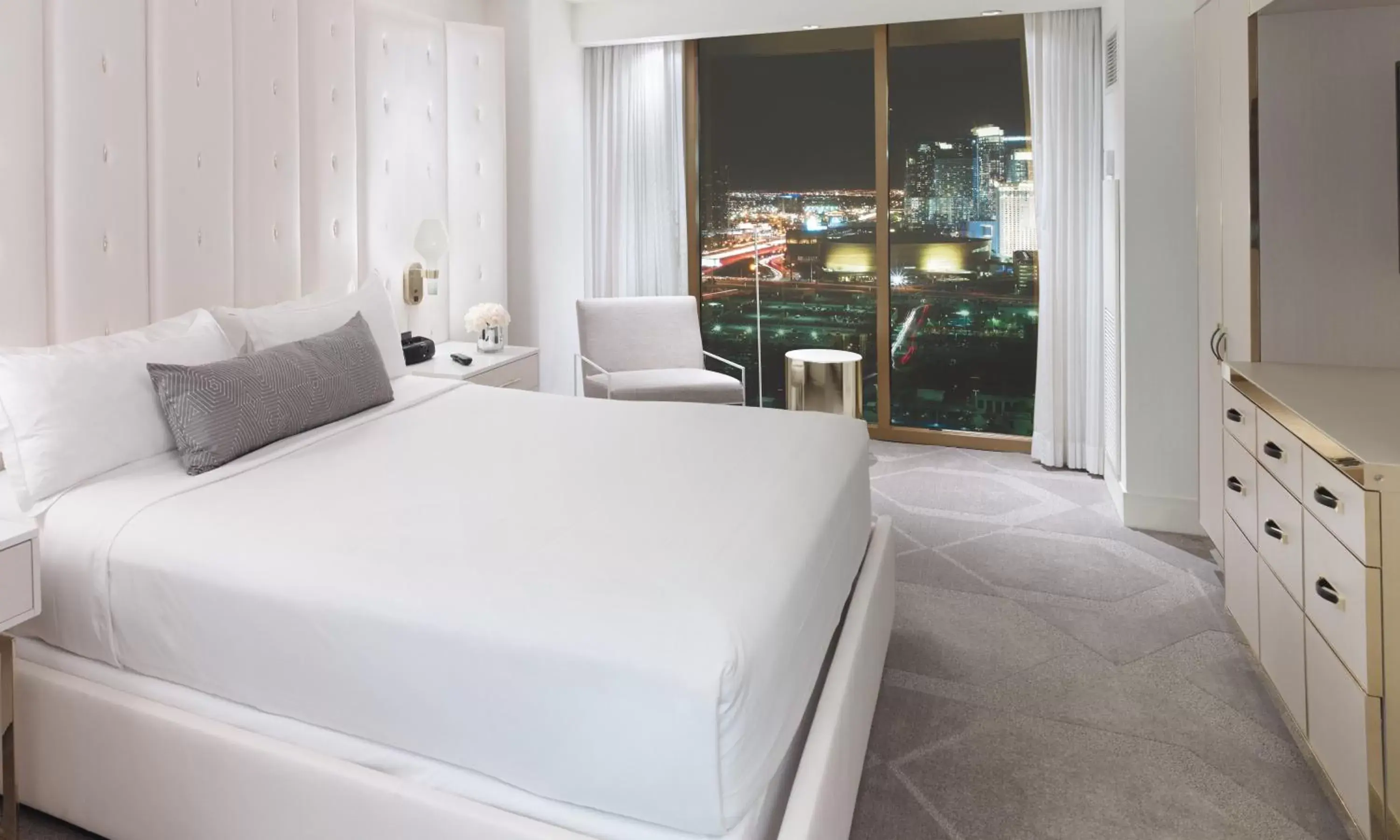 Bedroom, Bed in Delano Las Vegas at Mandalay Bay