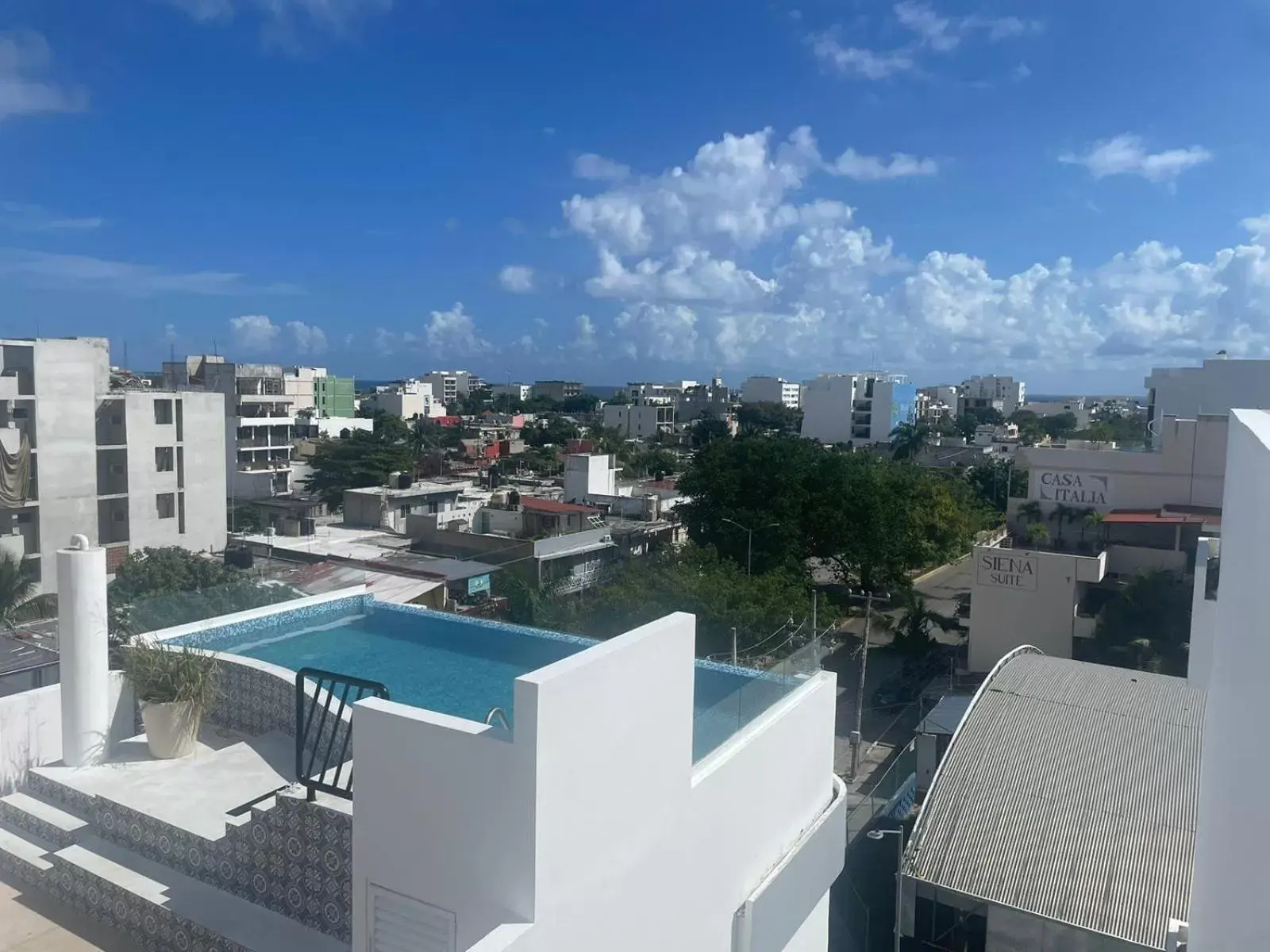 Pool View in WINDAY HOTEL - Cerca 5a Avenida