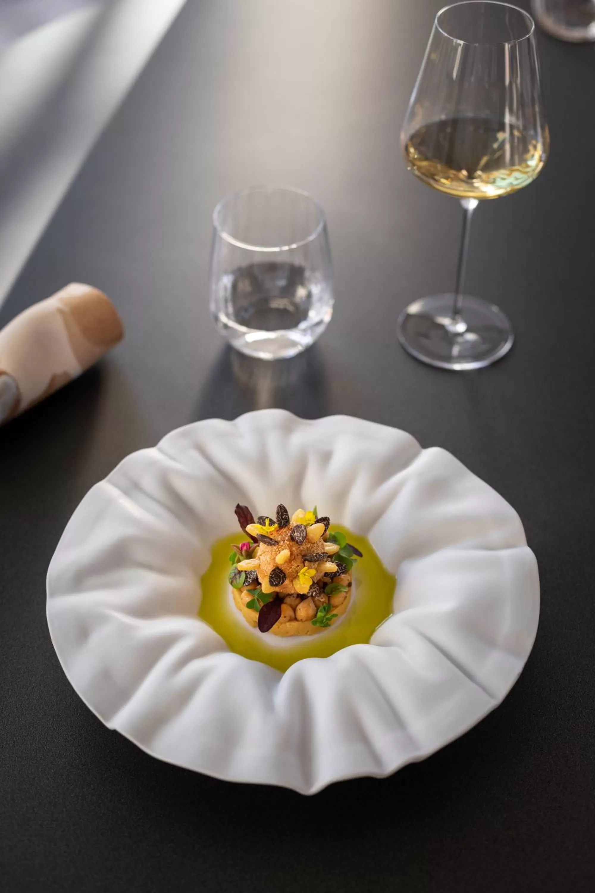 Restaurant/places to eat in InterContinental Marseille - Hotel Dieu by IHG