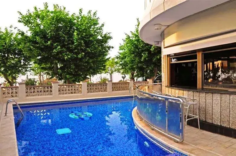 Swimming Pool in Hotel Haromar