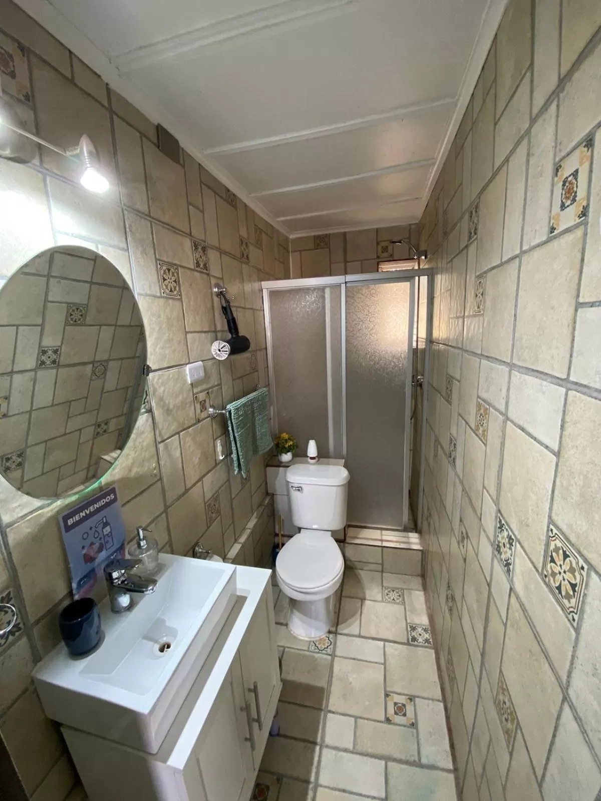 Bathroom in CaminAndes Hostal