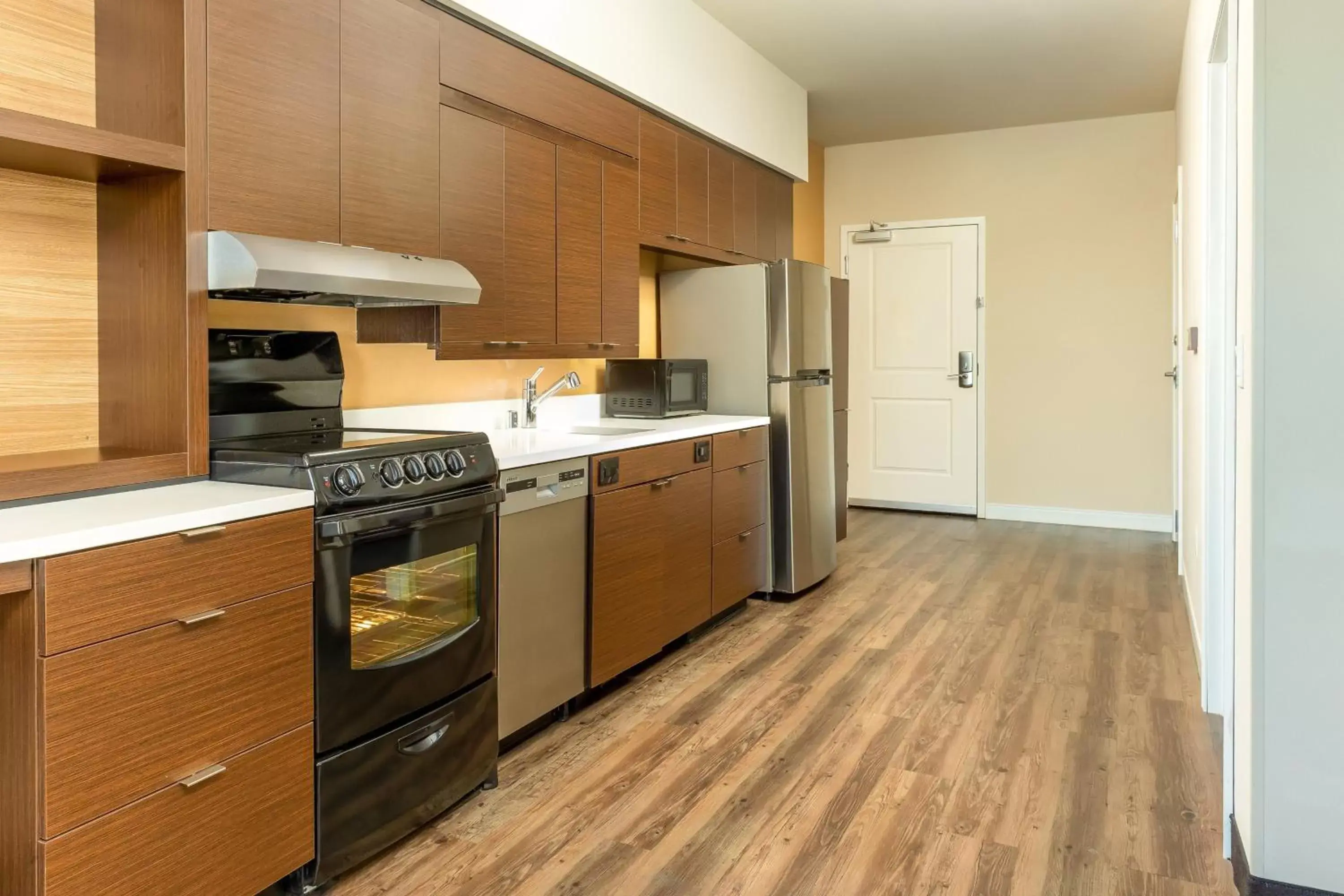 Kitchen or kitchenette, Kitchen/Kitchenette in TownePlace Suites By Marriott Las Vegas Stadium District