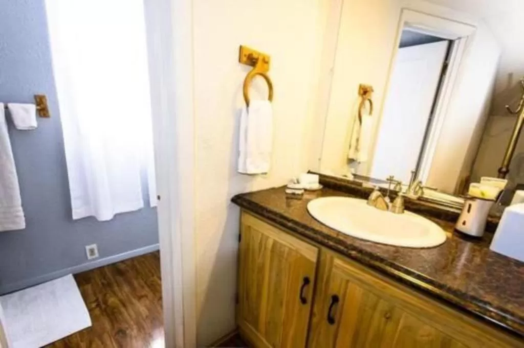 Bathroom in Trail City Bed & Breakfast