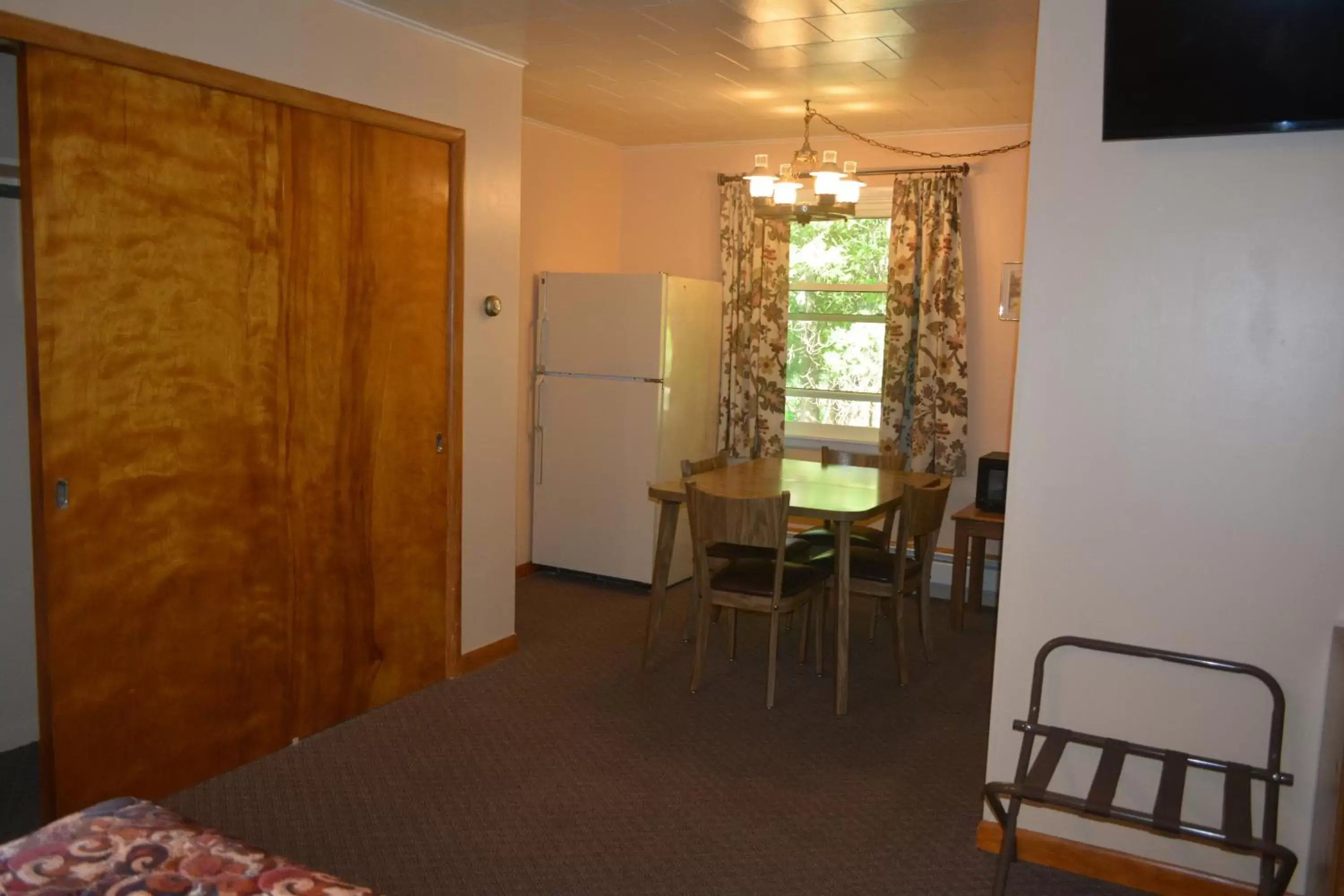 Seating area, Dining Area in The Village Motel