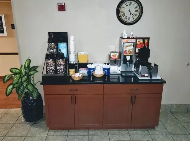 American breakfast in Days Inn & Suites by Wyndham of Morris