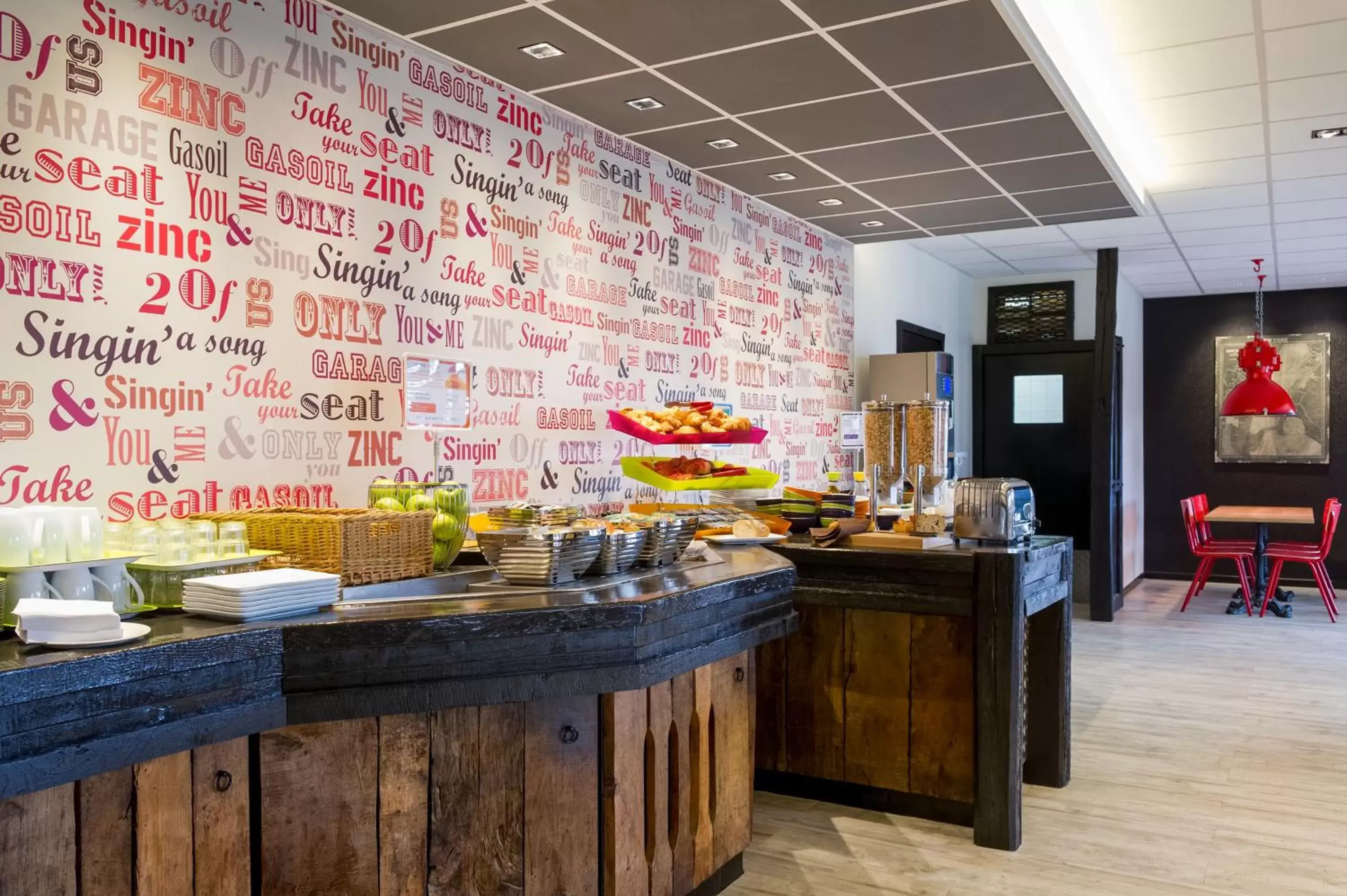 Restaurant/places to eat in ibis Styles Chartres Métropole