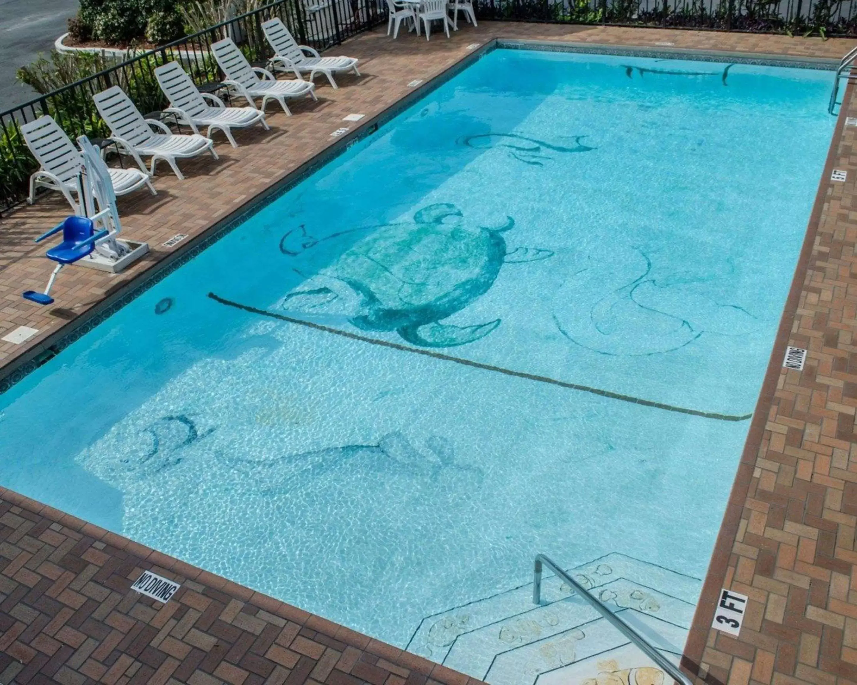 On site, Swimming Pool in Quality Inn near Manatee Springs State Park