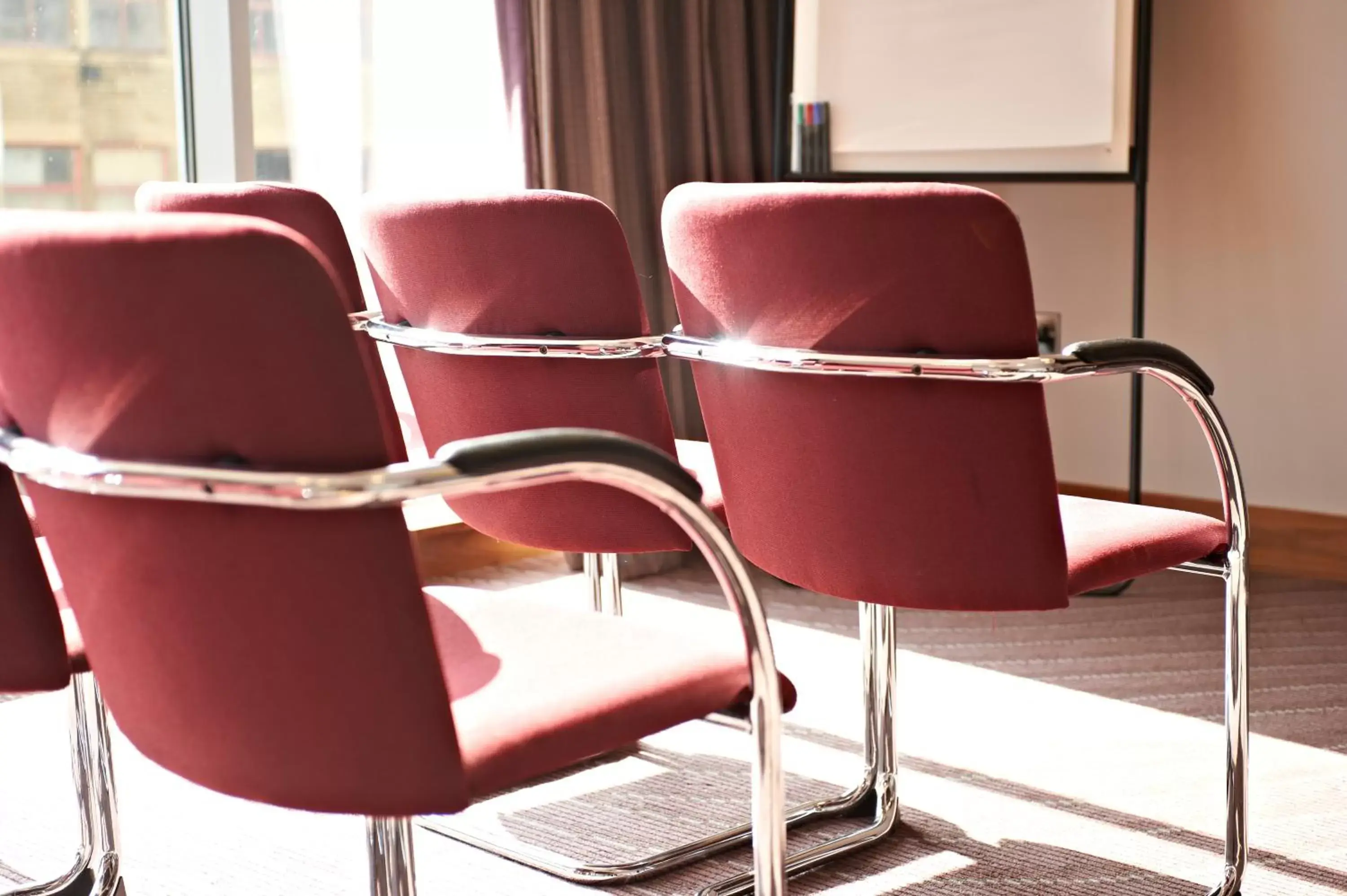 Business facilities, Seating Area in Leonardo Hotel Nottingham - formerly Jurys Inn