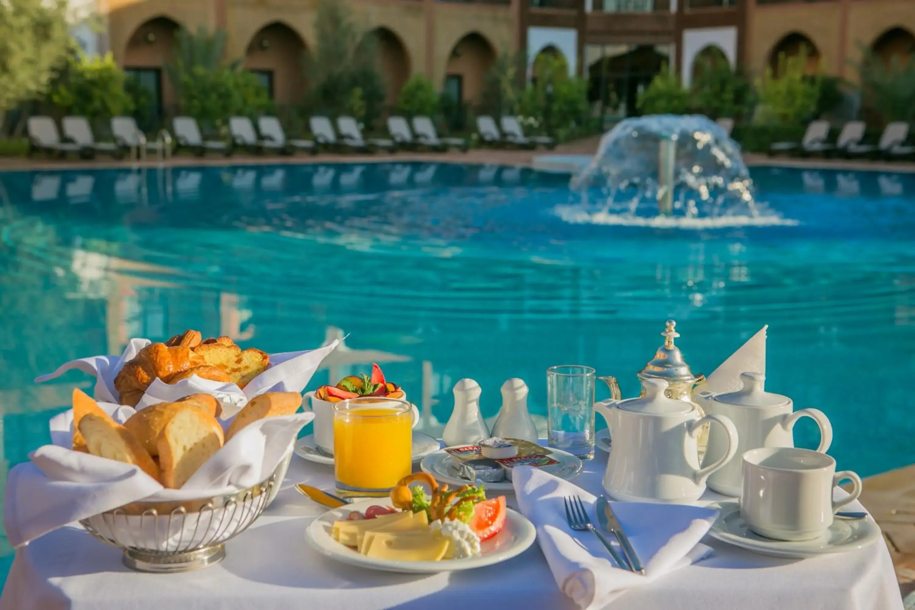 Breakfast, Swimming Pool in Hotel Riad Ennakhil & SPA