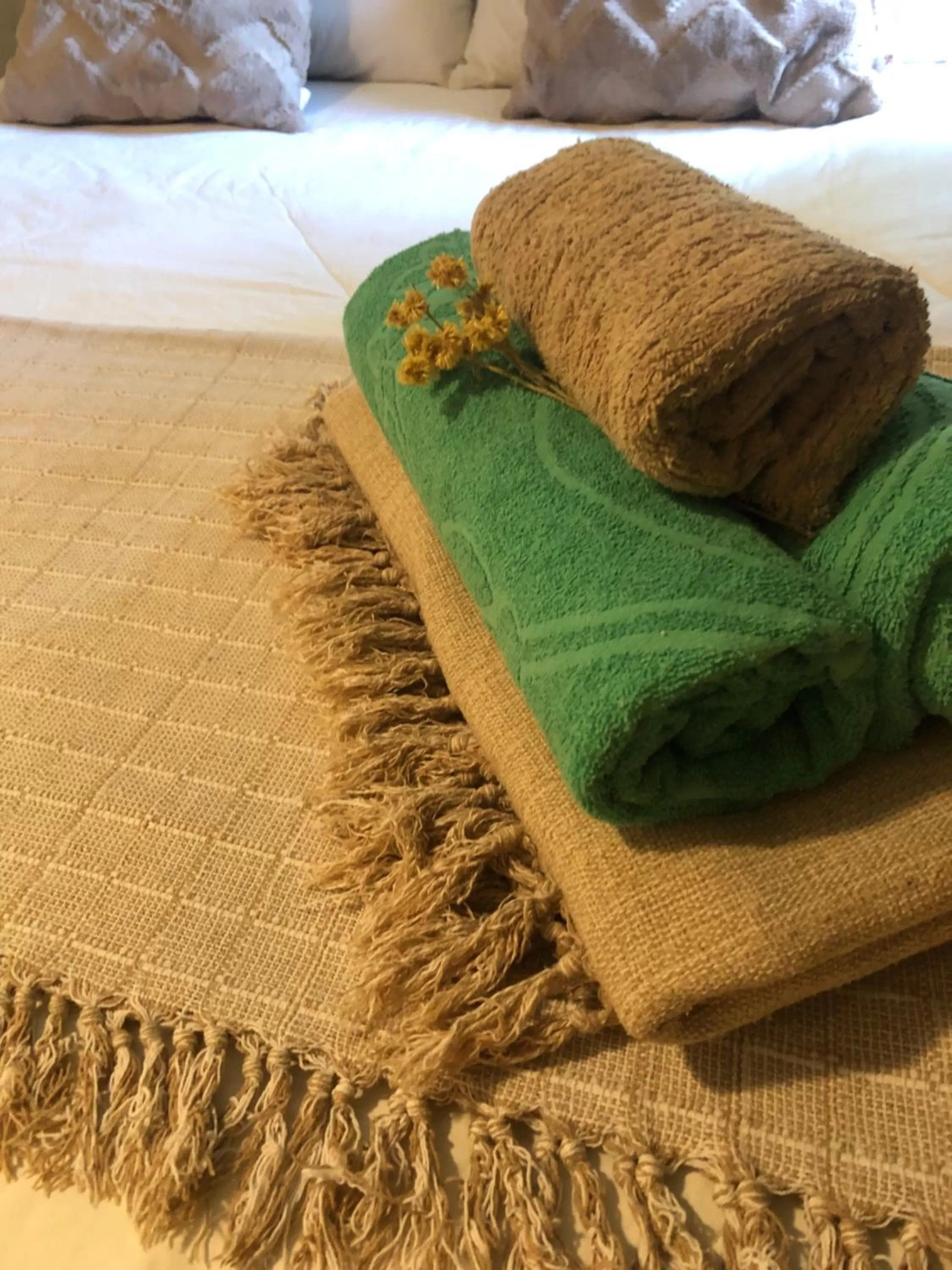 Bed in Mandala Camping Pousada