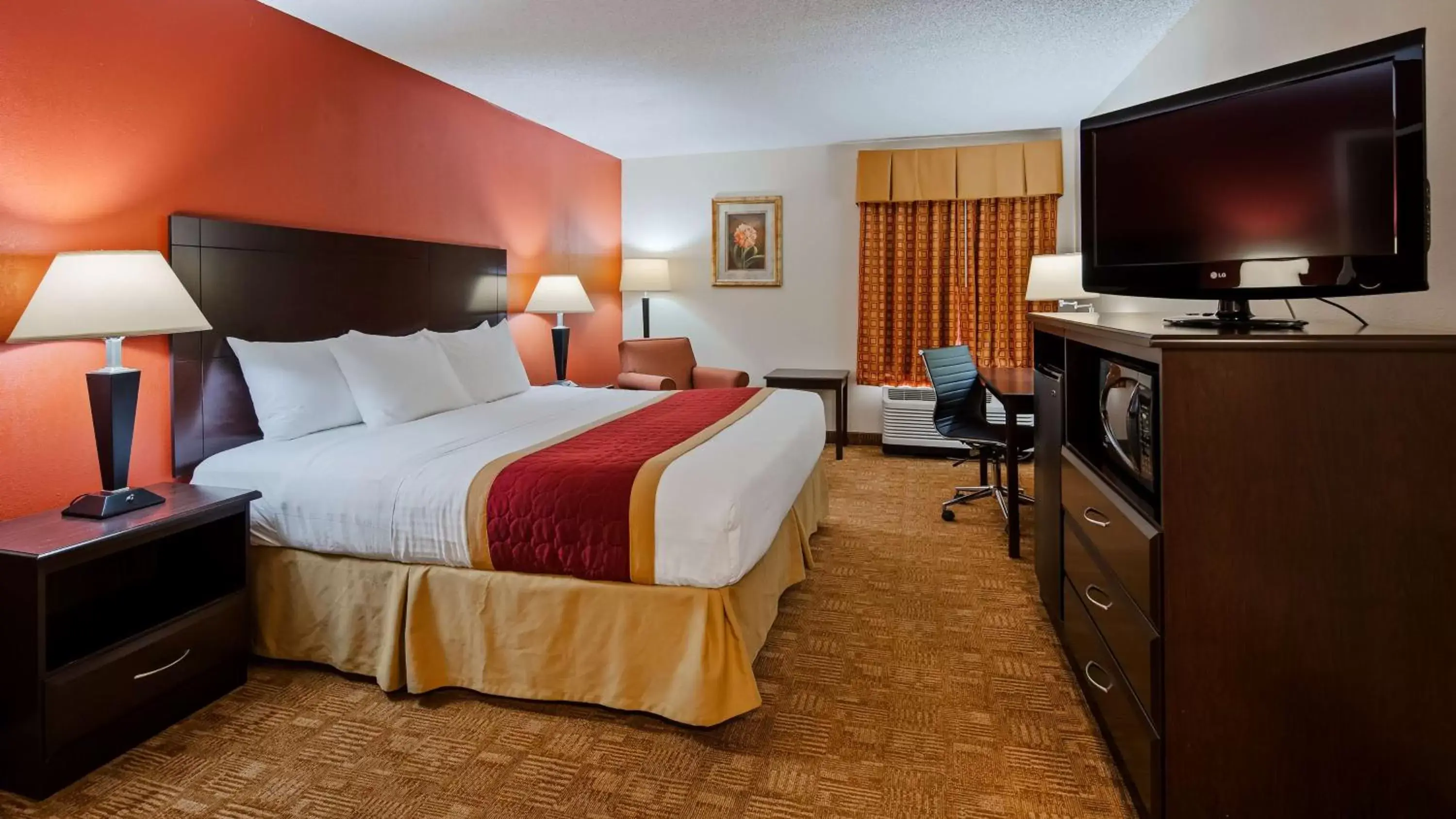 Photo of the whole room, Bed in Best Western Hiram Inn and Suites
