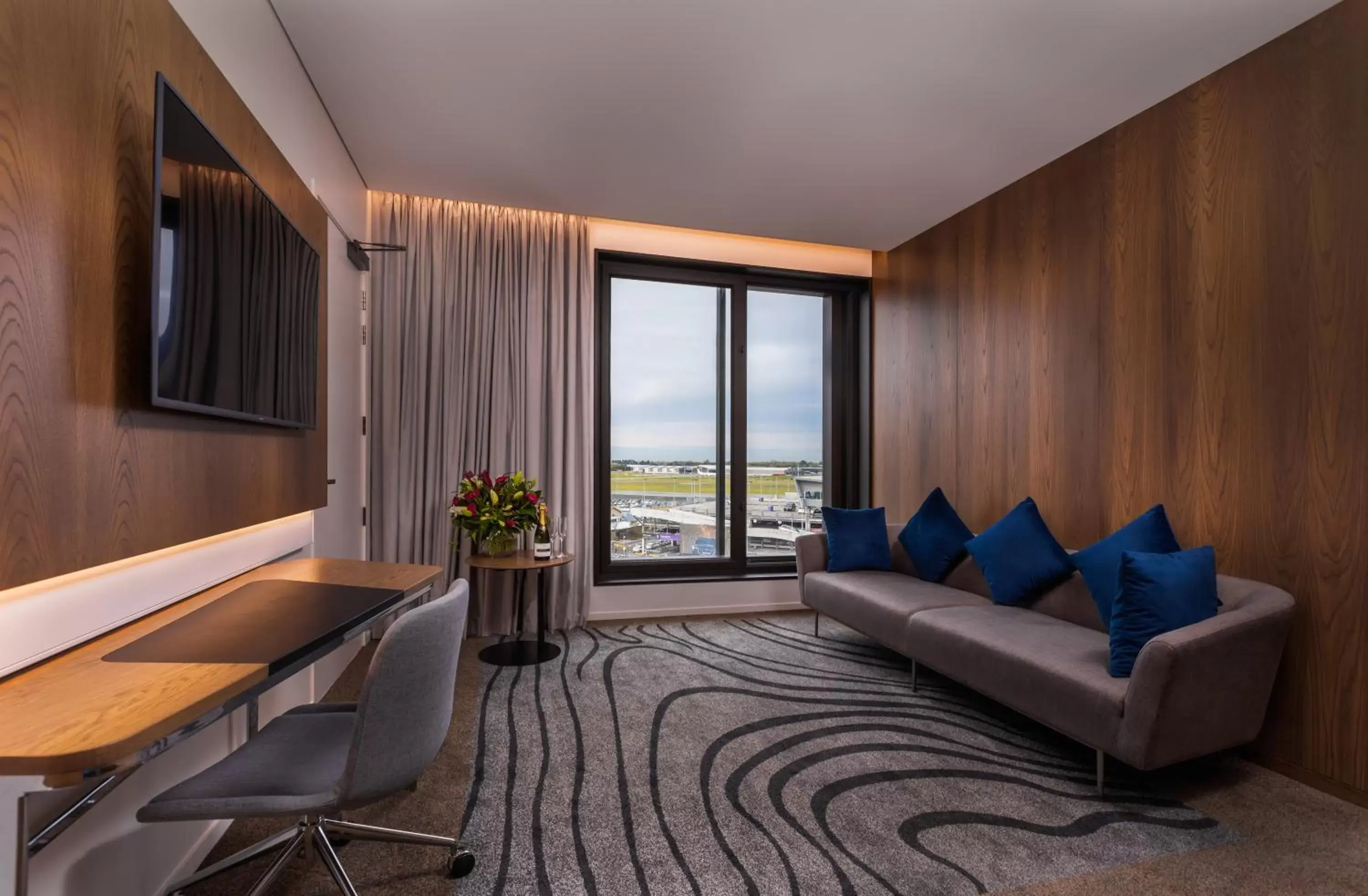 Living room, Seating Area in Novotel Christchurch Airport