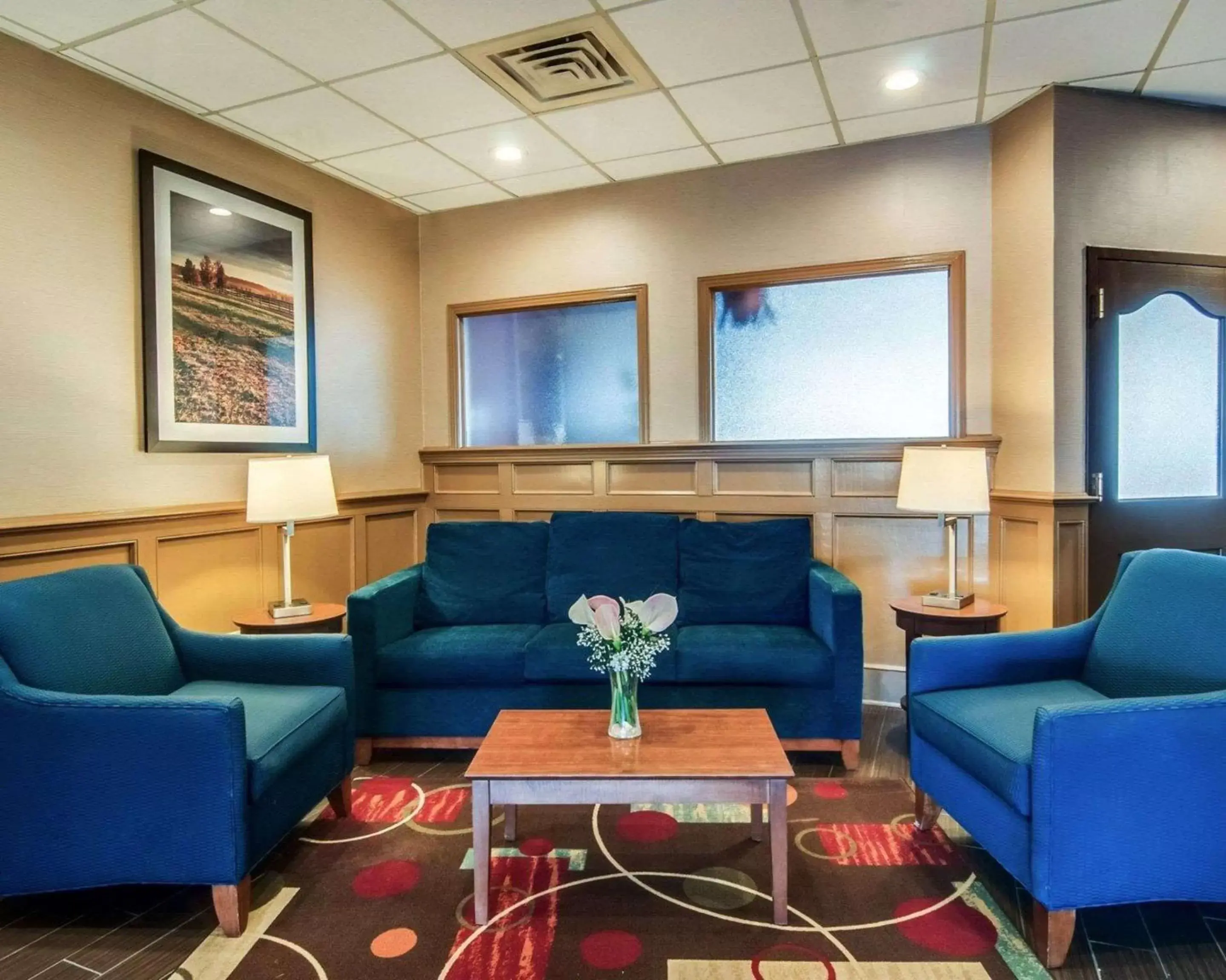 Lobby or reception, Seating Area in Comfort Inn & Suites Raphine - Lexington near I-81 and I-64