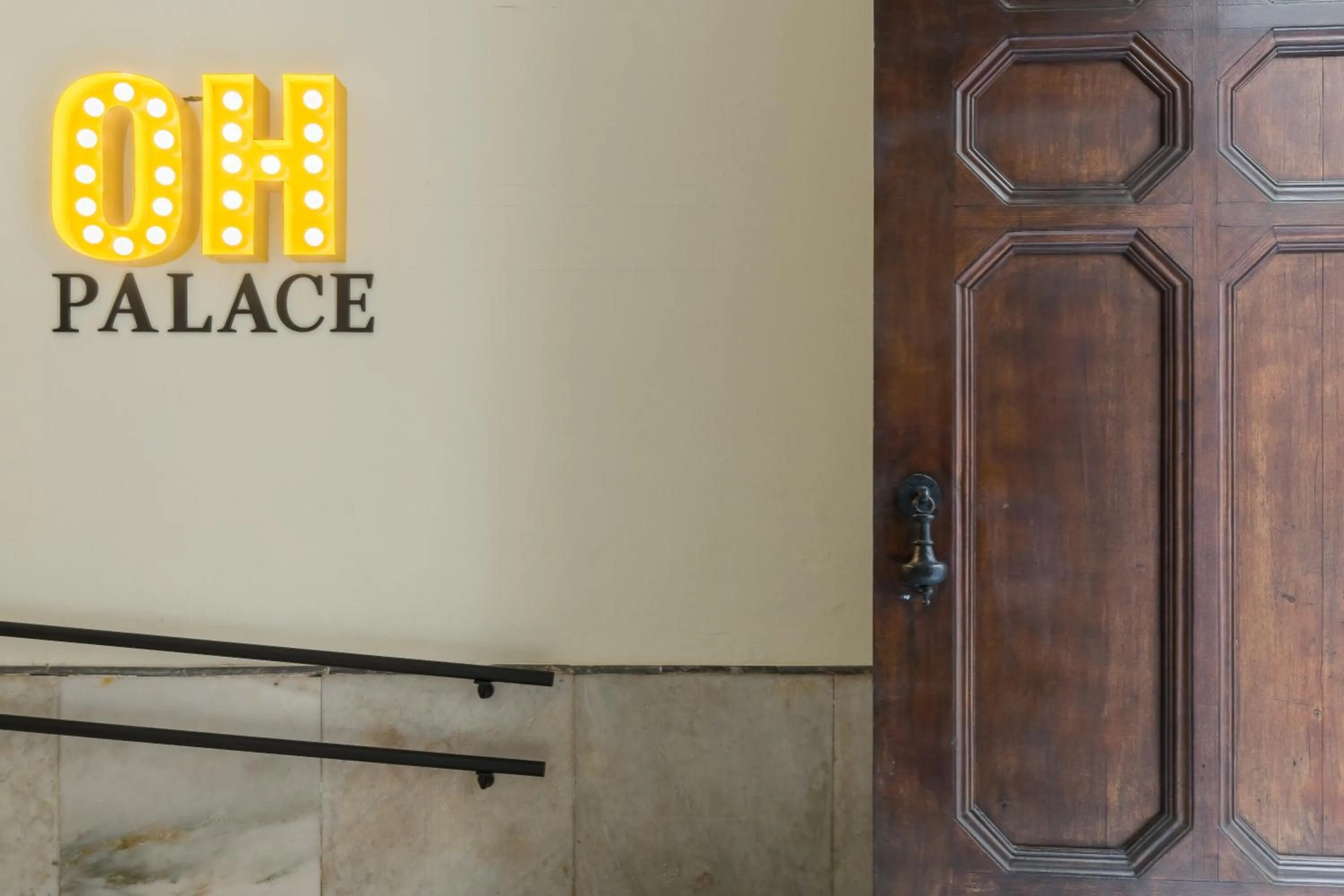 Property logo or sign in Oasis Backpackers' Hostel Palace Sevilla