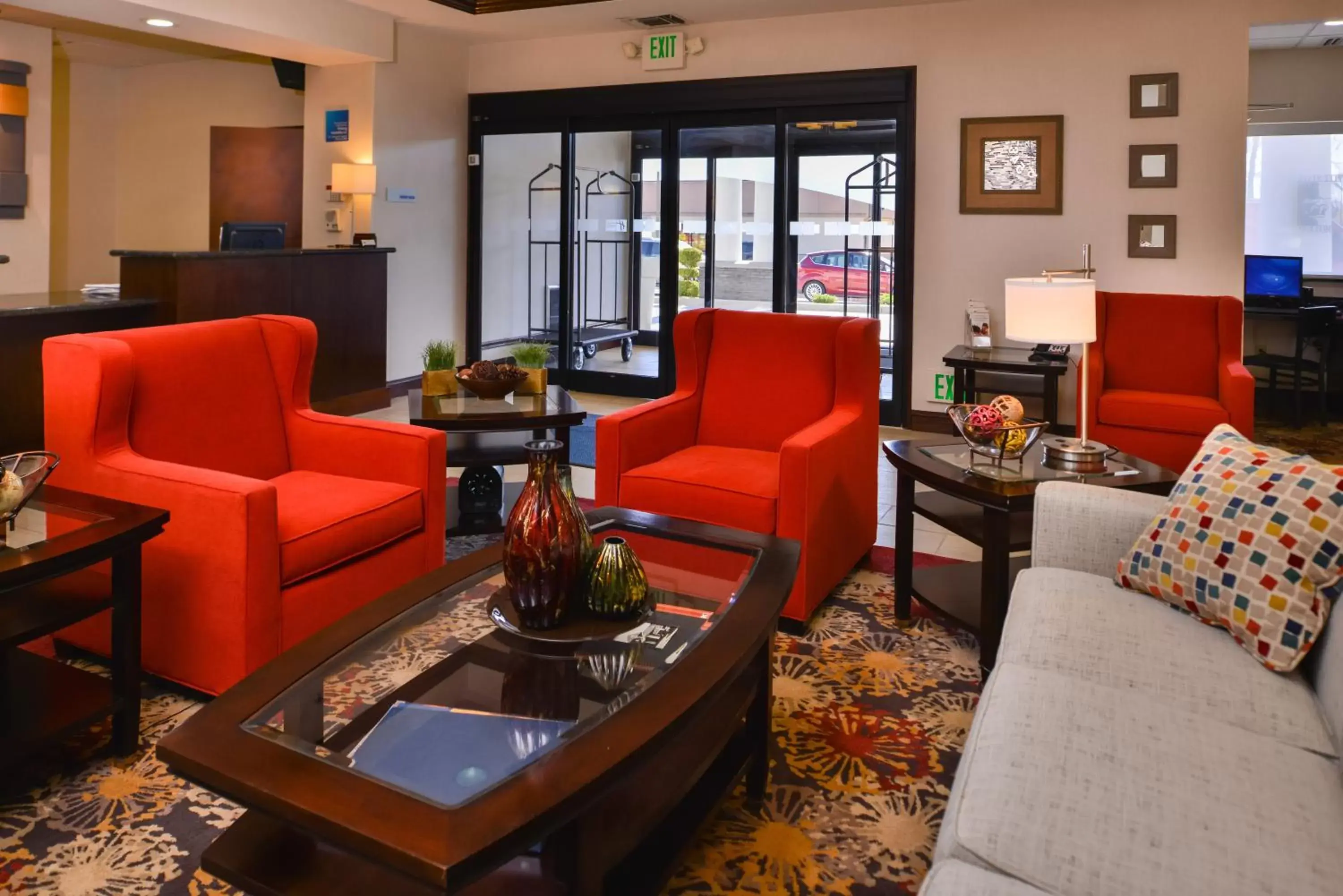 Property building, Seating Area in Holiday Inn Express & Suites Pittsburg, an IHG Hotel