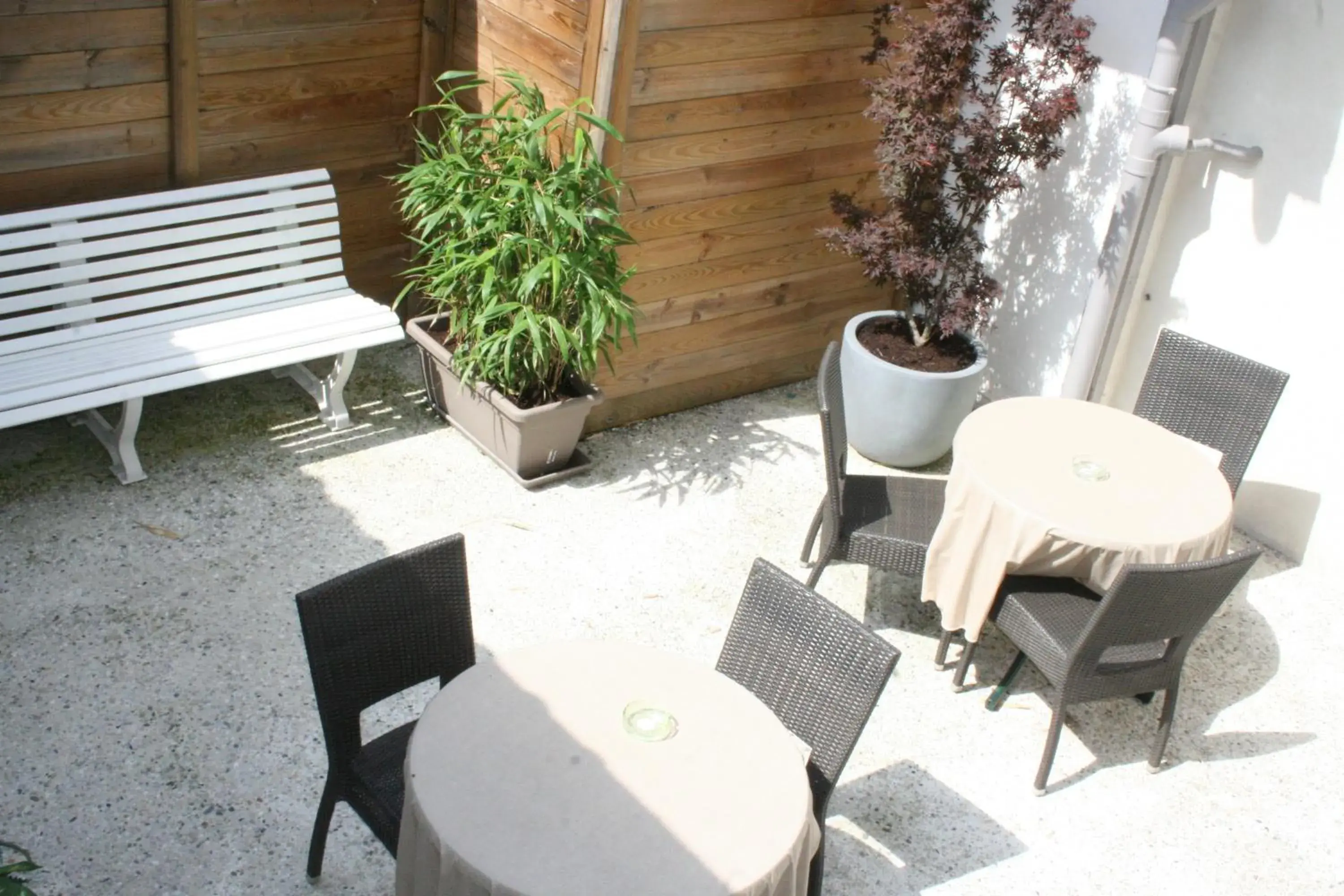 Patio in Hôtel Le Relais Dax