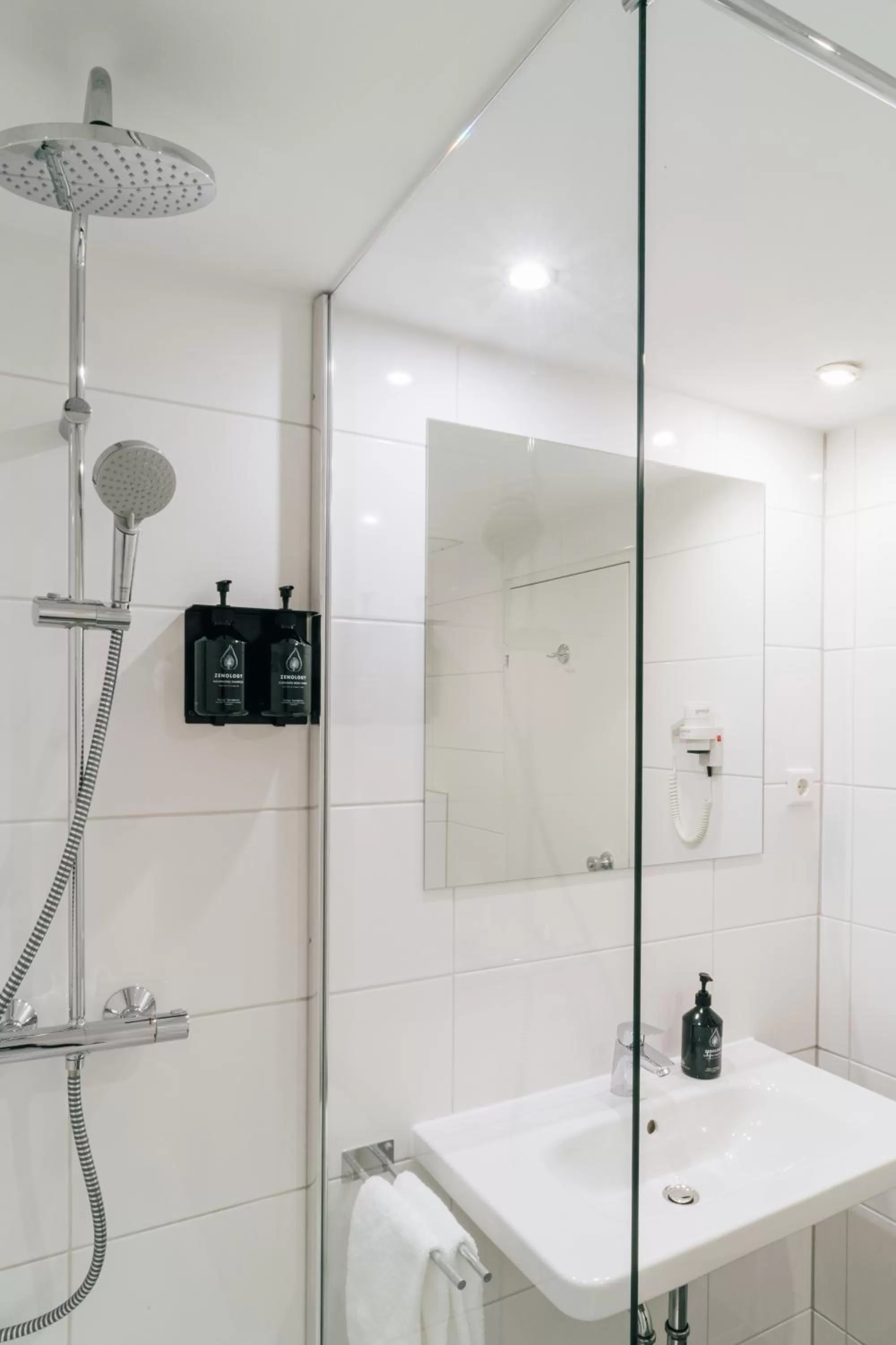 Shower in Pentahotel Bremen