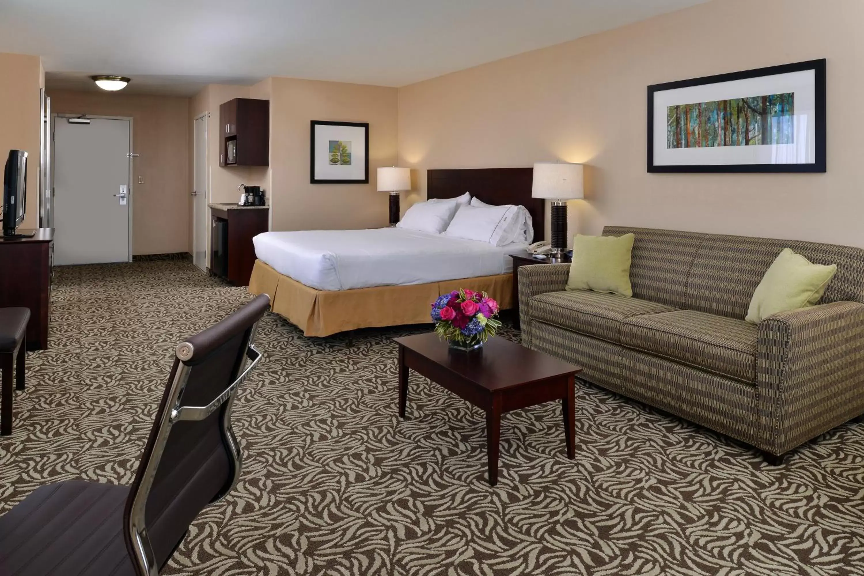 Photo of the whole room in Holiday Inn Express Fresno River Park Highway 41, an IHG Hotel