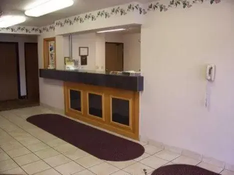 Lobby or reception, Lobby/Reception in Budget Host Inn & Suites North Branch