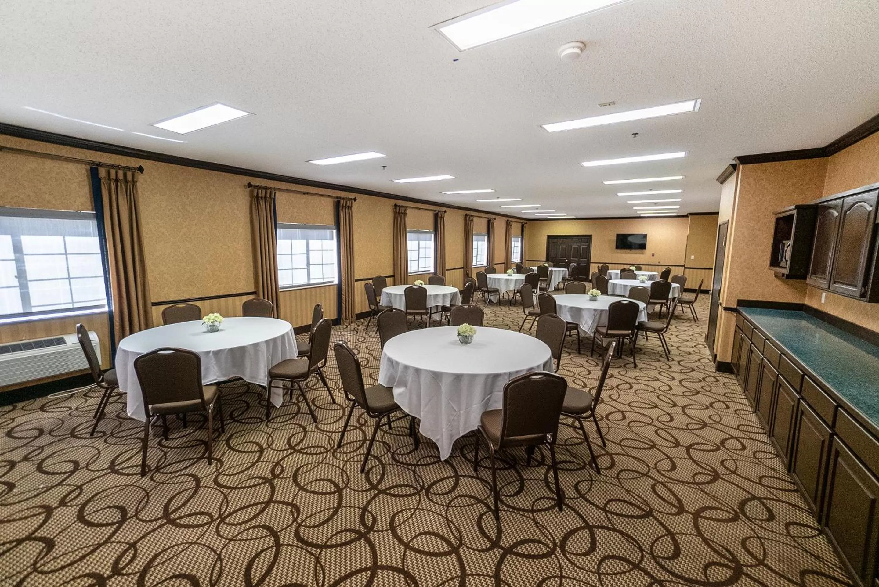 Meeting/conference room in The Stone Castle Hotel & Conference Center