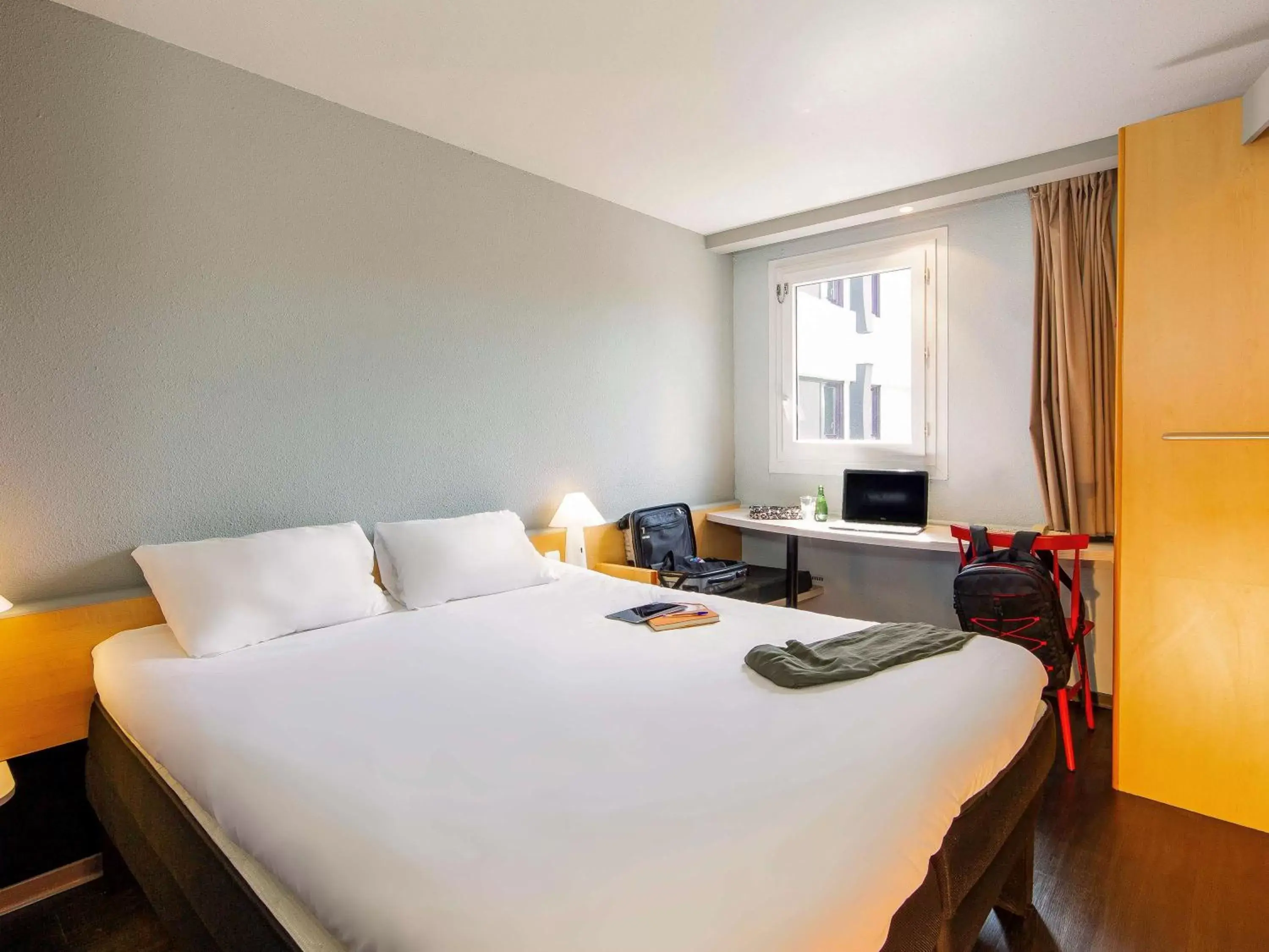 Photo of the whole room, Bed in ibis Mulhouse Ile Napoleon Photo of the whole room, Bed in ibis Mulhouse Ile Napoleon