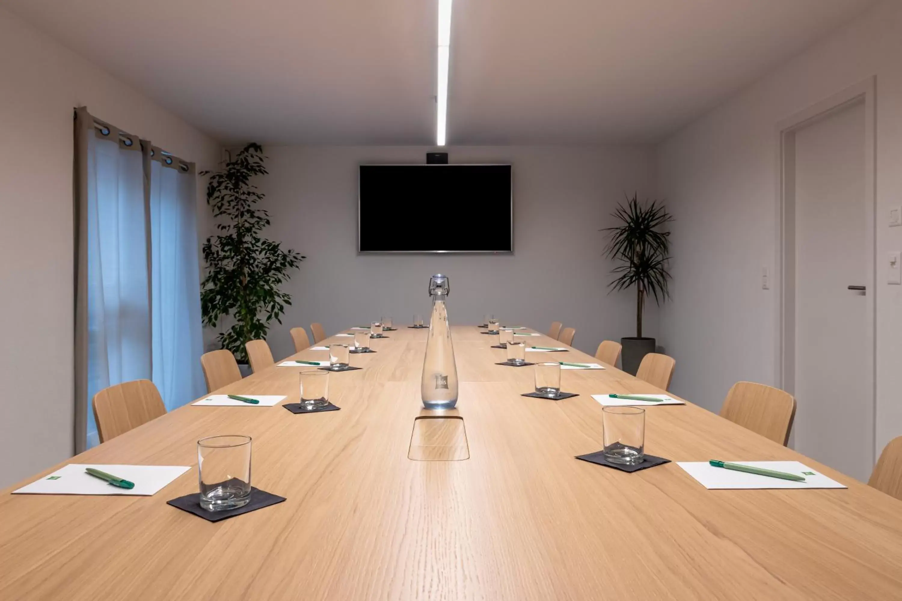 Meeting/conference room in ibis Styles Sierre
