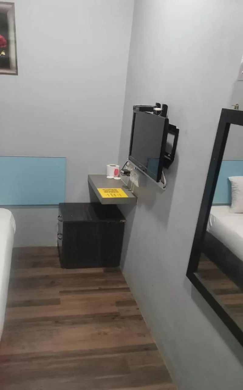 Communal lounge/ TV room, Bed in Lucky Hotel