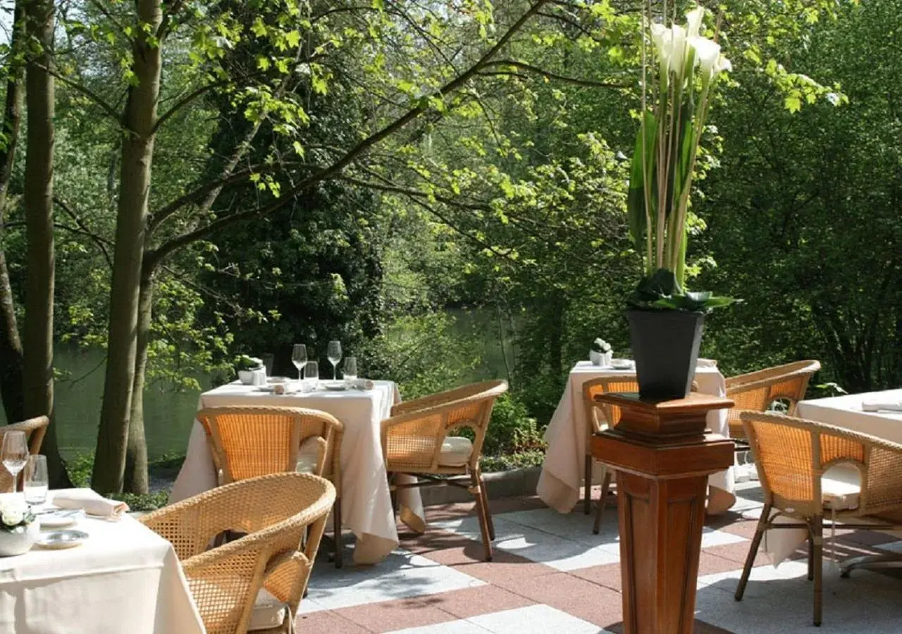 Patio, Restaurant/Places to Eat in Hôtel & Spa Château de l'ile