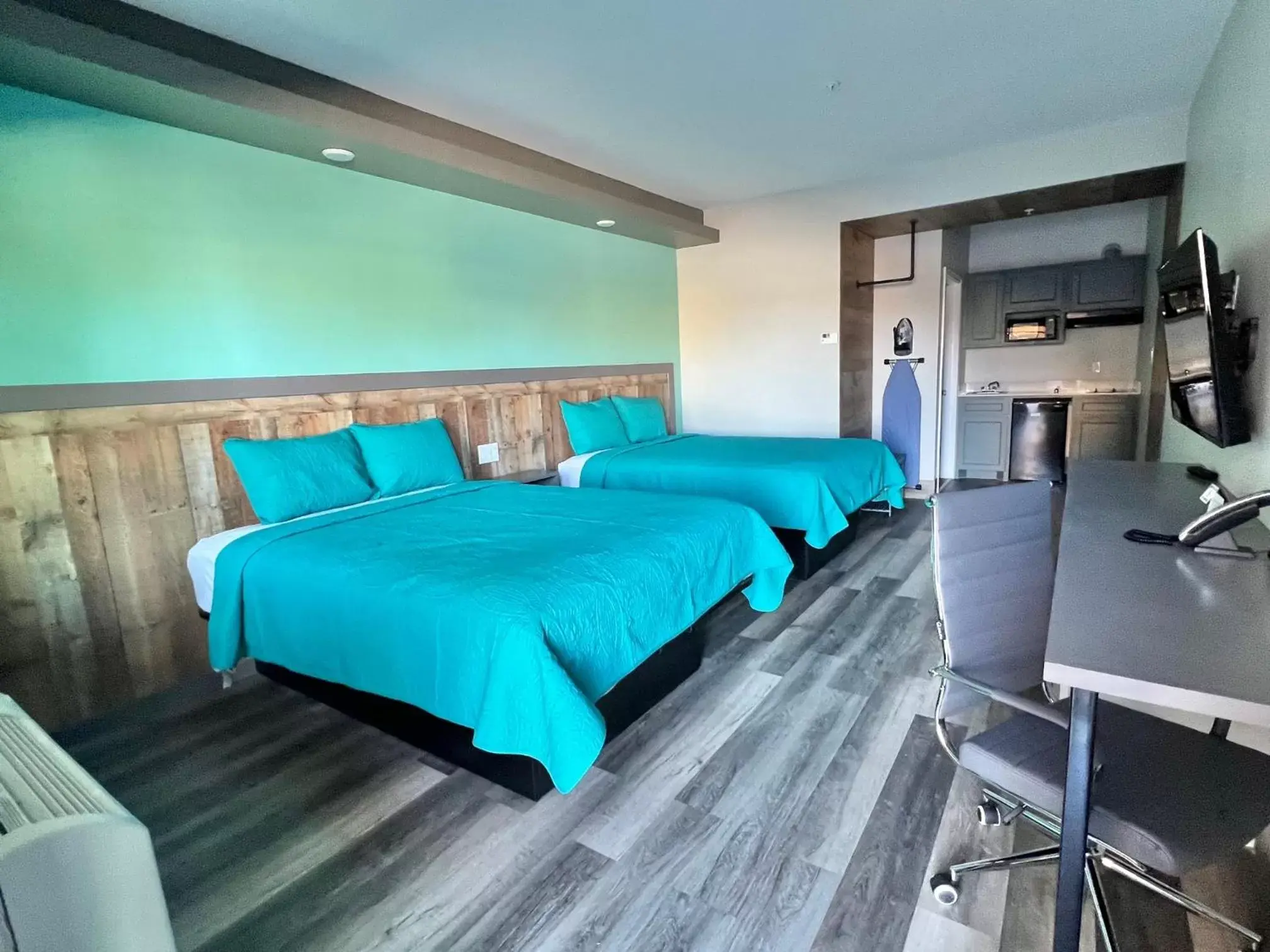 Photo of the whole room, Bed in The Residency Suites