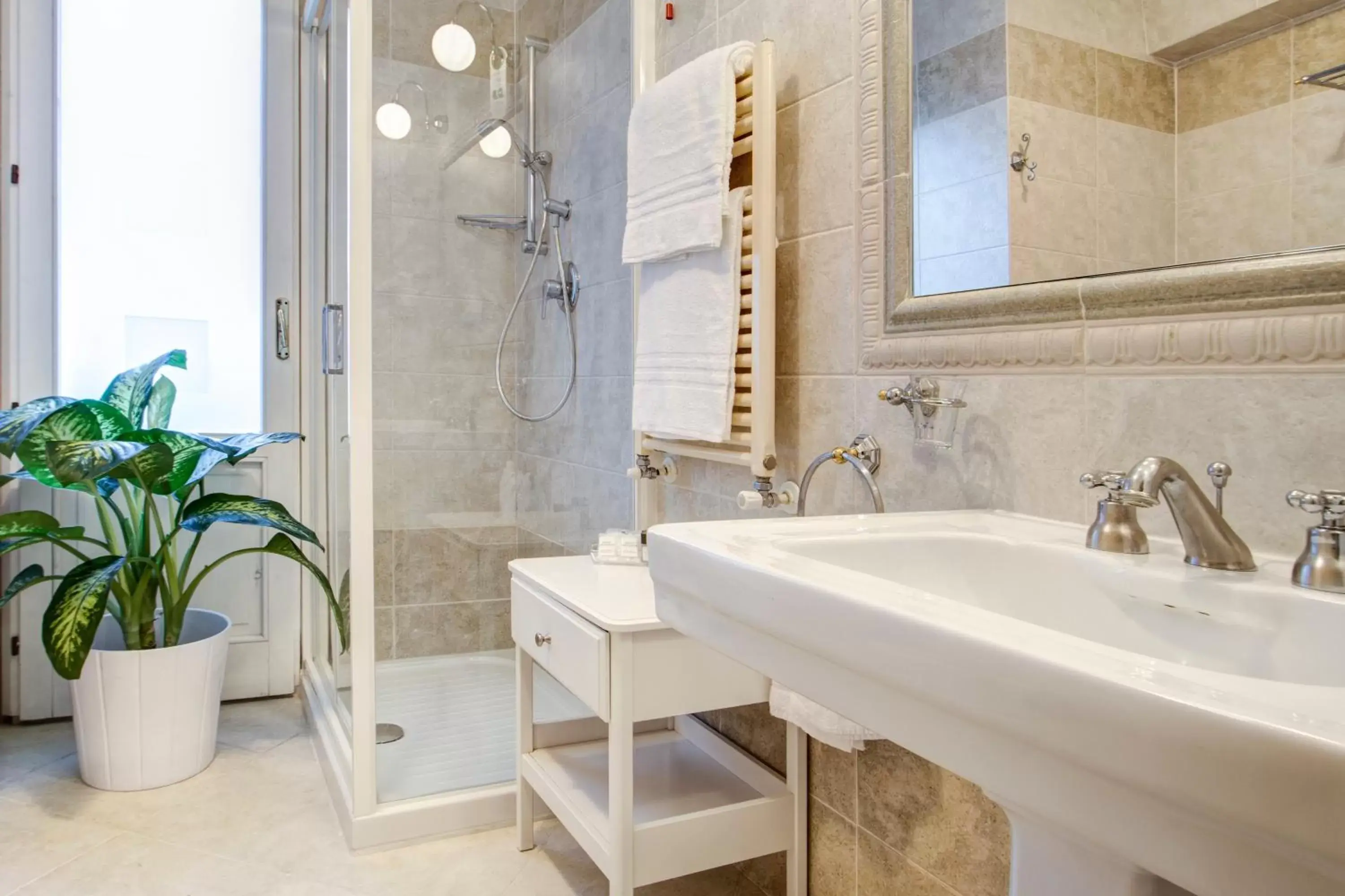 Bathroom in Hotel La Locanda