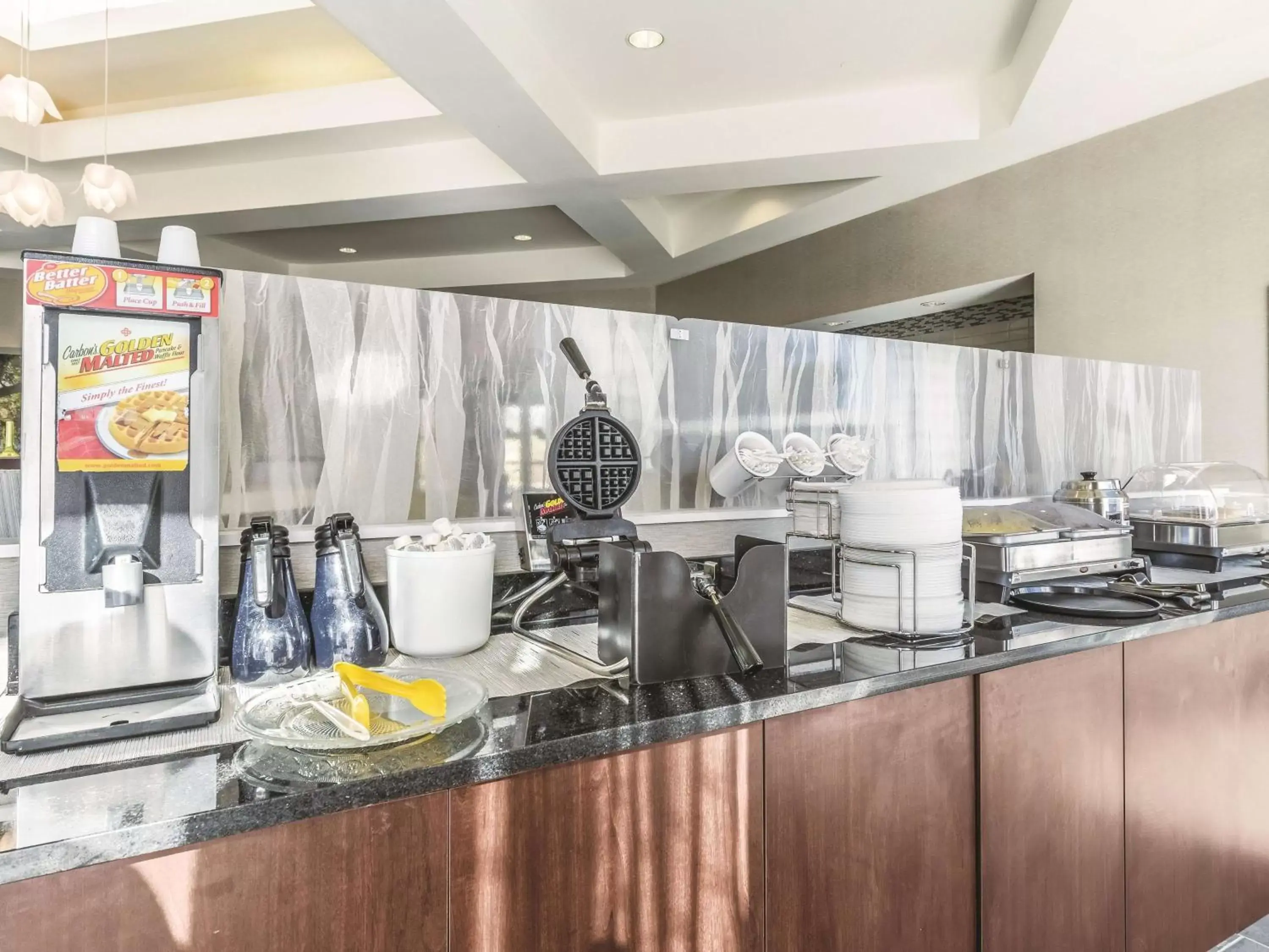 Restaurant/places to eat in La Quinta by Wyndham Alexandria Airport Restaurant/places to eat in La Quinta by Wyndham Alexandria Airport