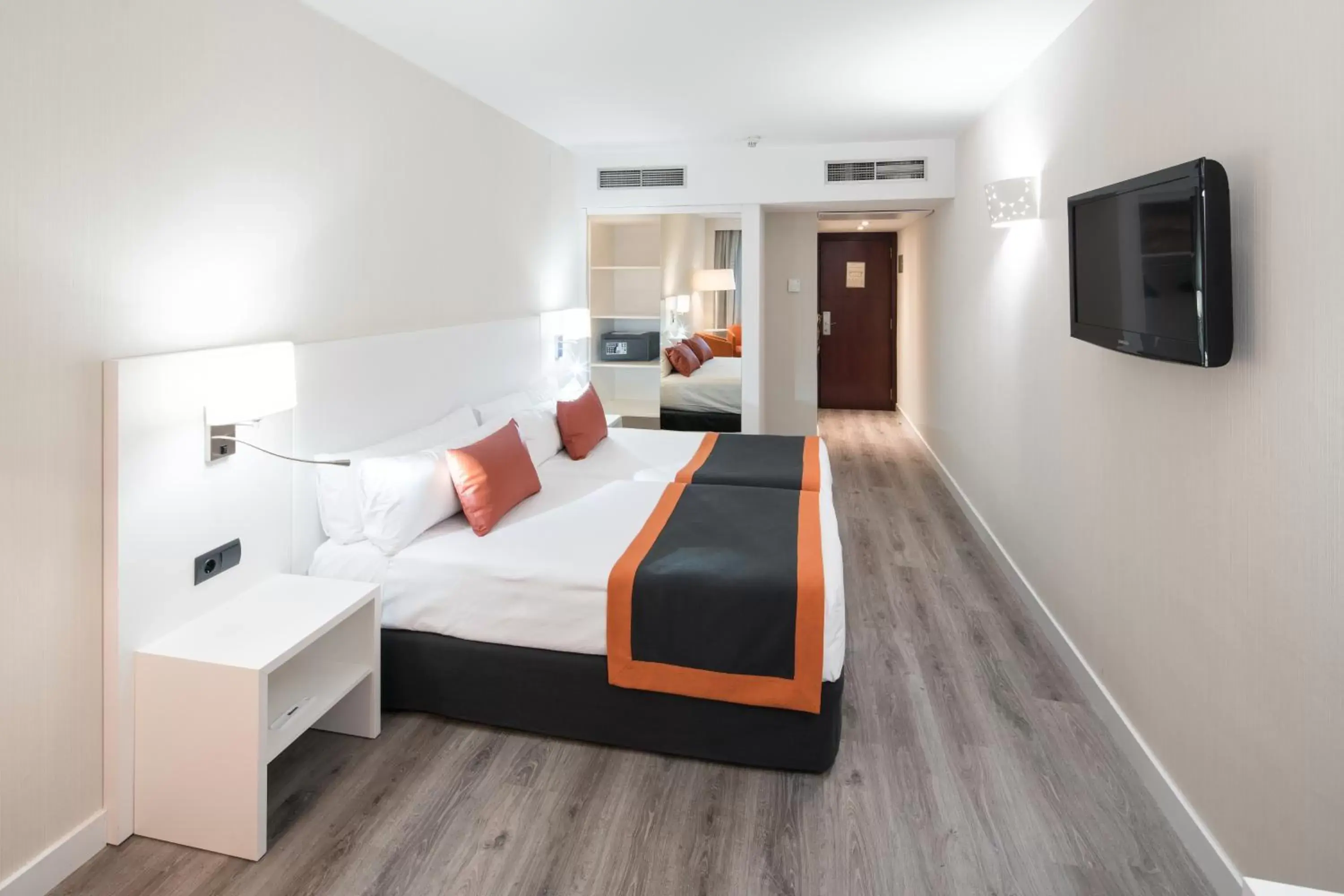 Photo of the whole room, Bed in Catalonia Sabadell