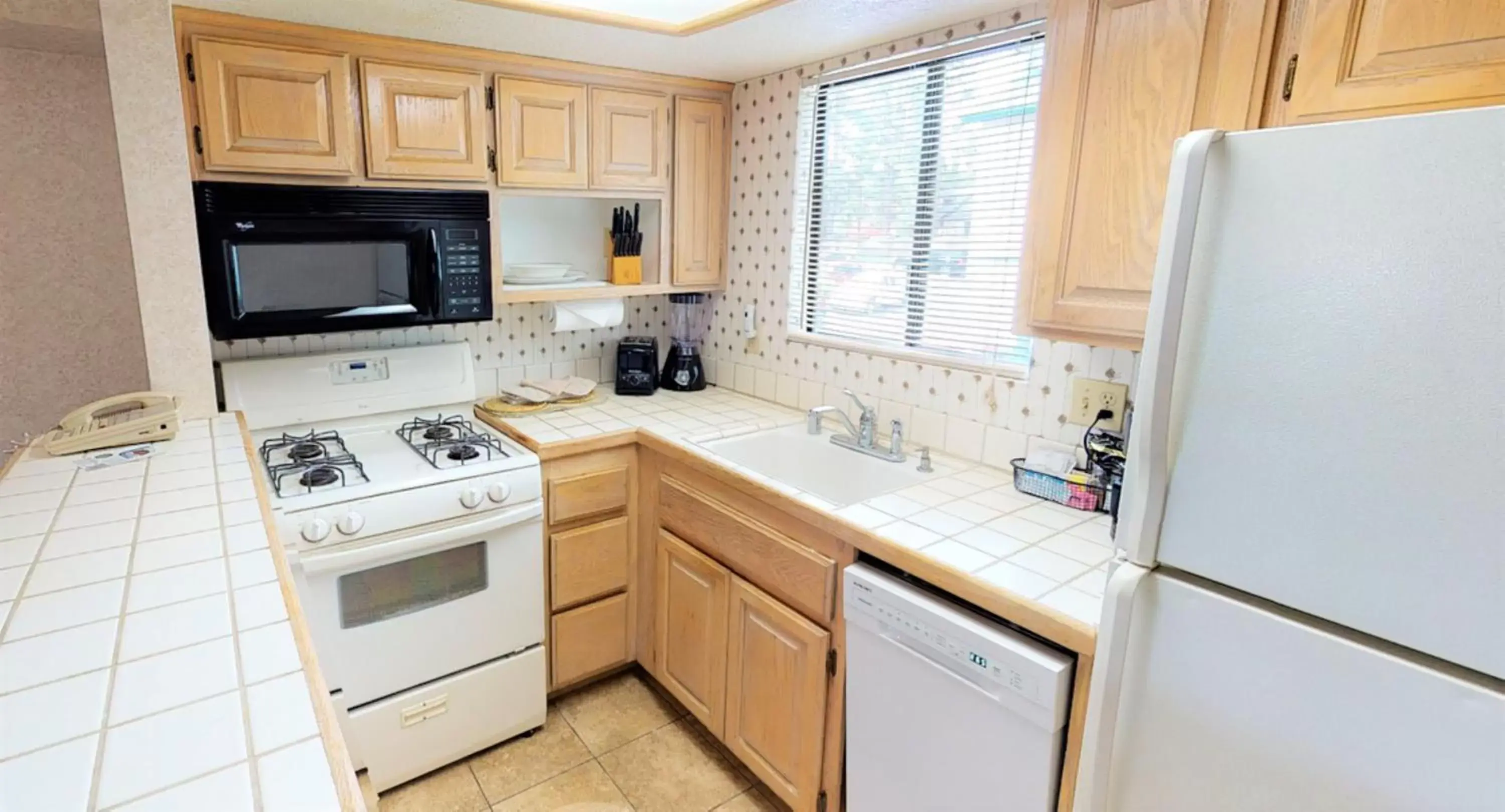 kitchen, Kitchen/Kitchenette in Lagonita Lodge