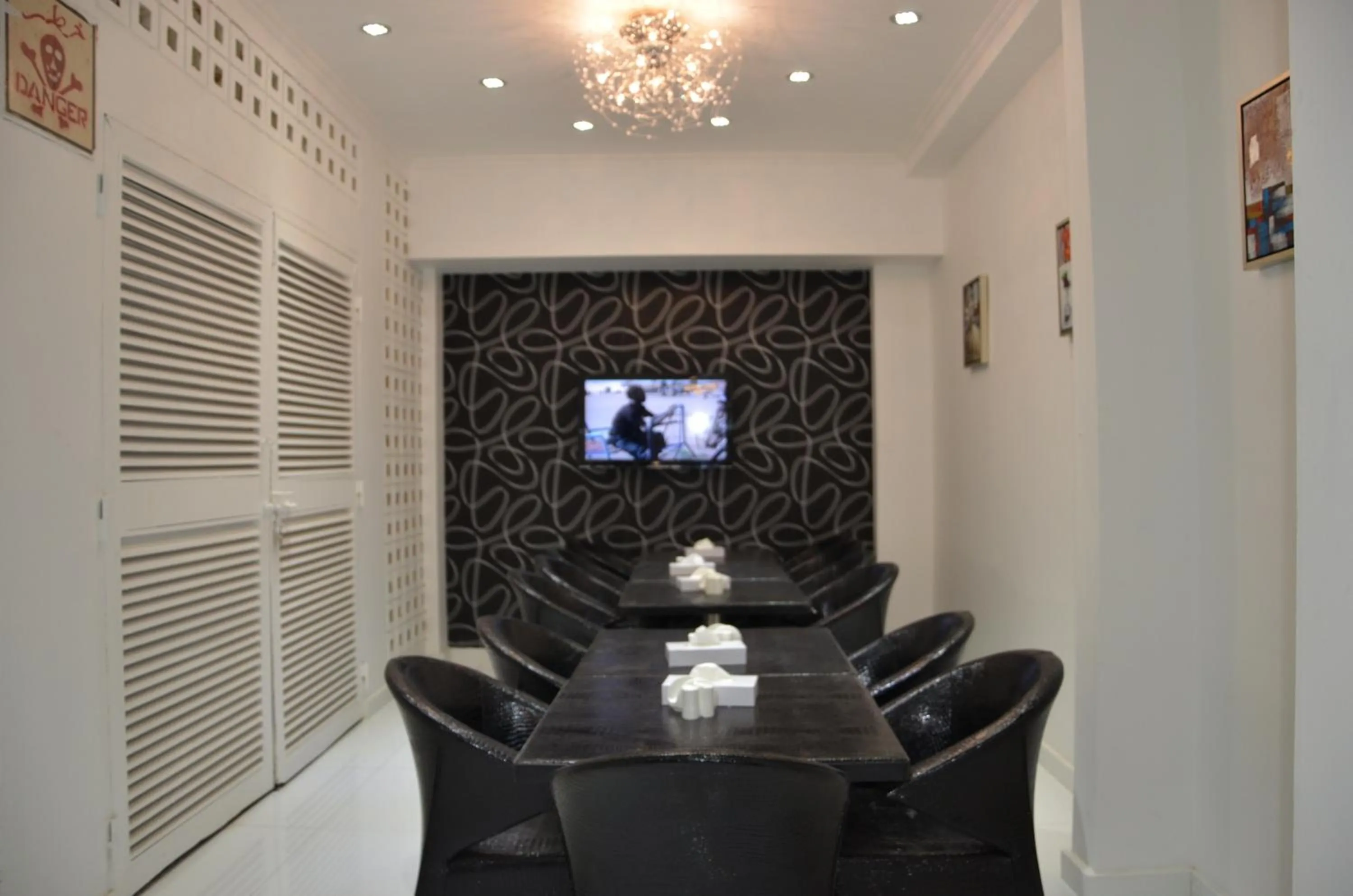 Restaurant/places to eat in White Fort Hotel