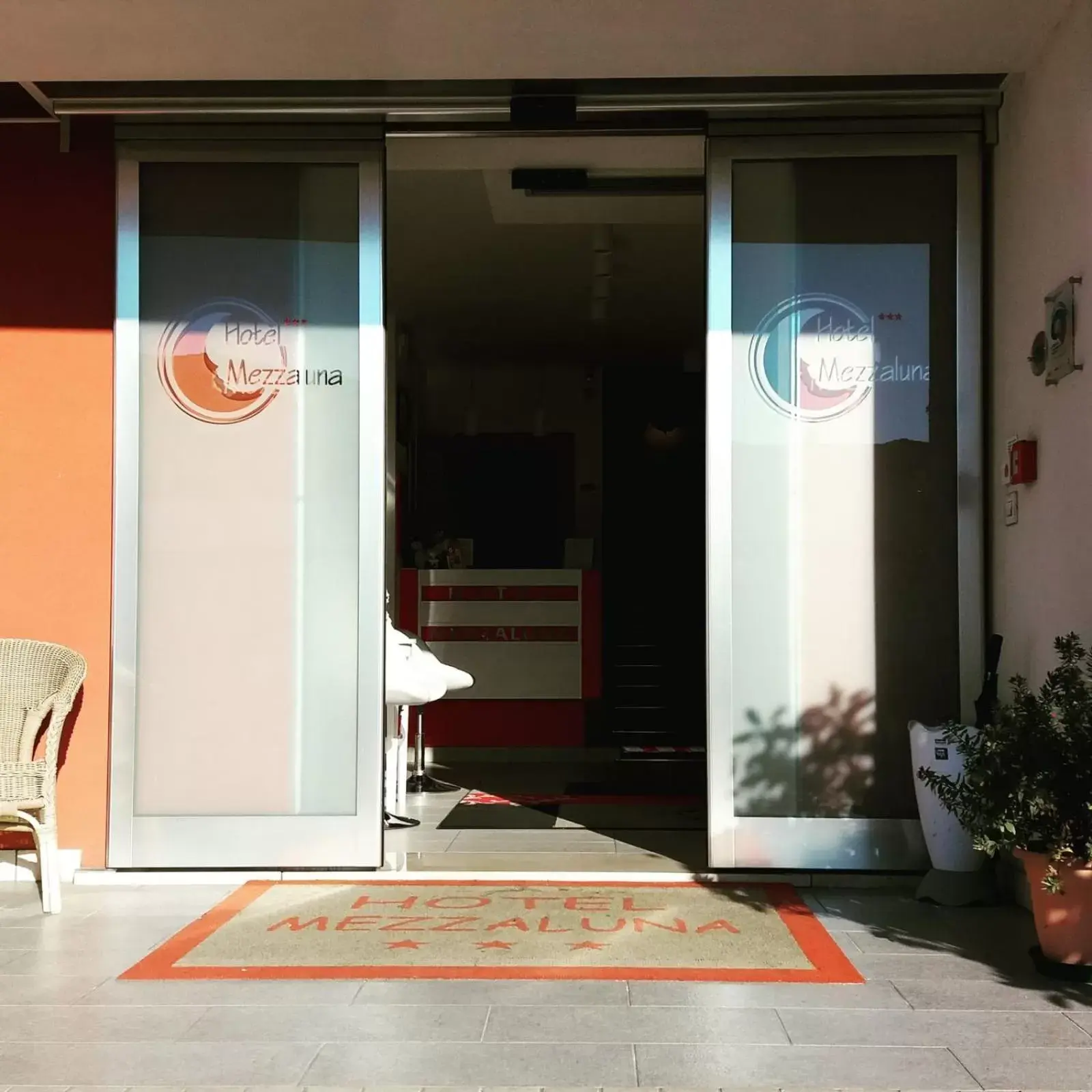 Facade/entrance in Hotel Mezzaluna