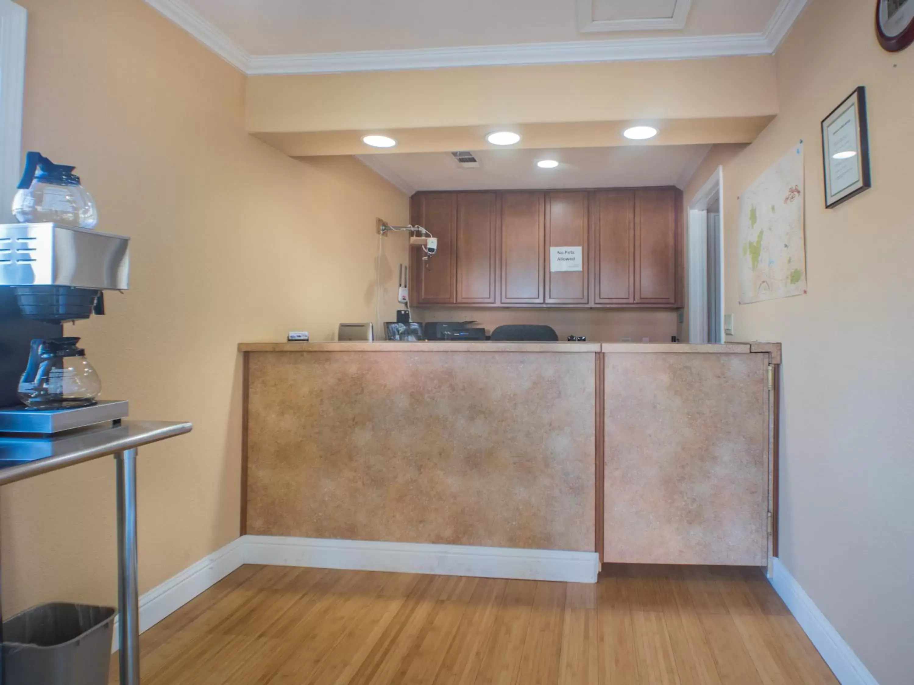 Lobby or reception in Shasta Pines Motel & Suites Lobby or reception in Shasta Pines Motel & Suites