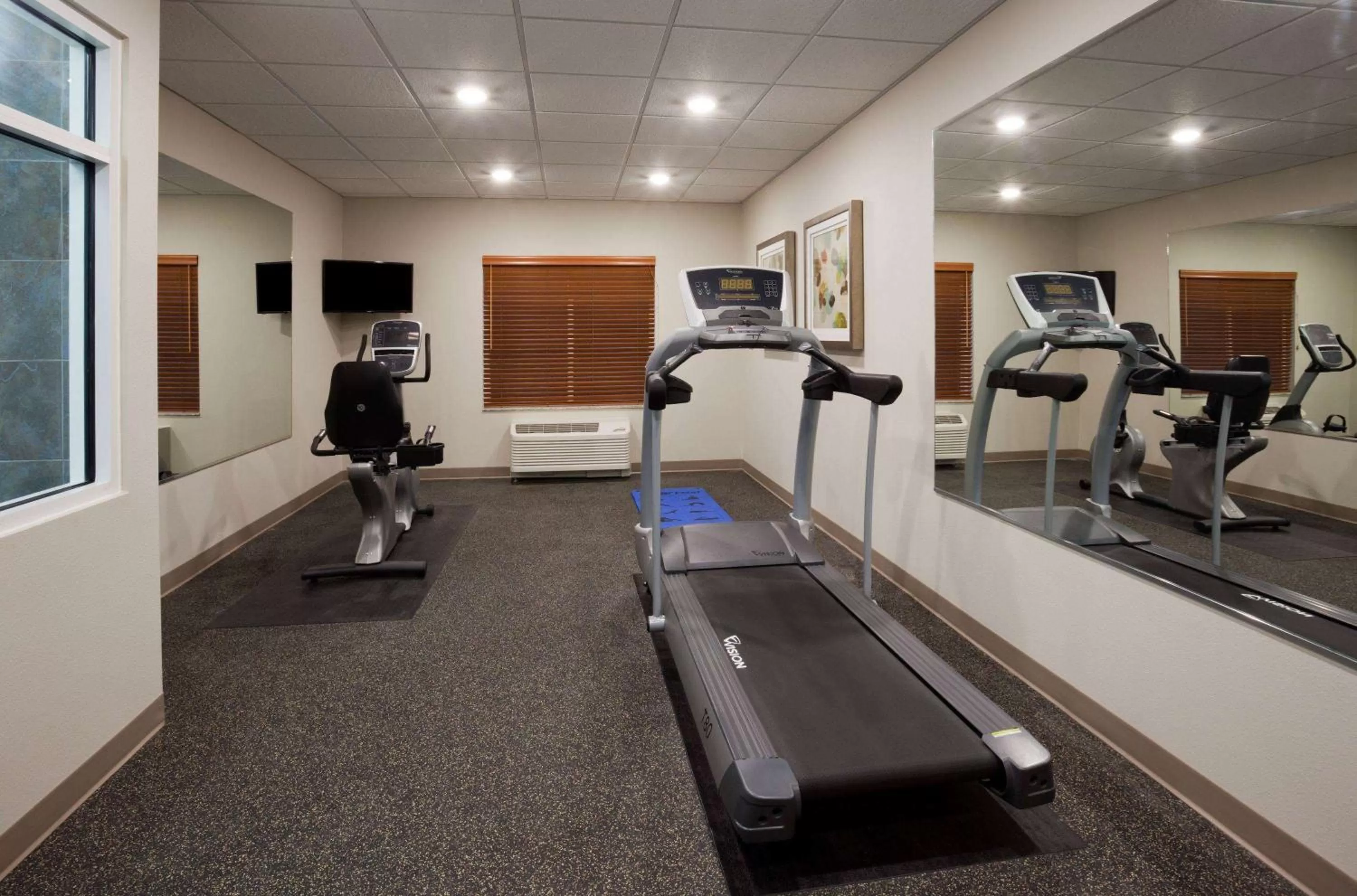 Fitness centre/facilities in AmericInn by Wyndham Hartford SD