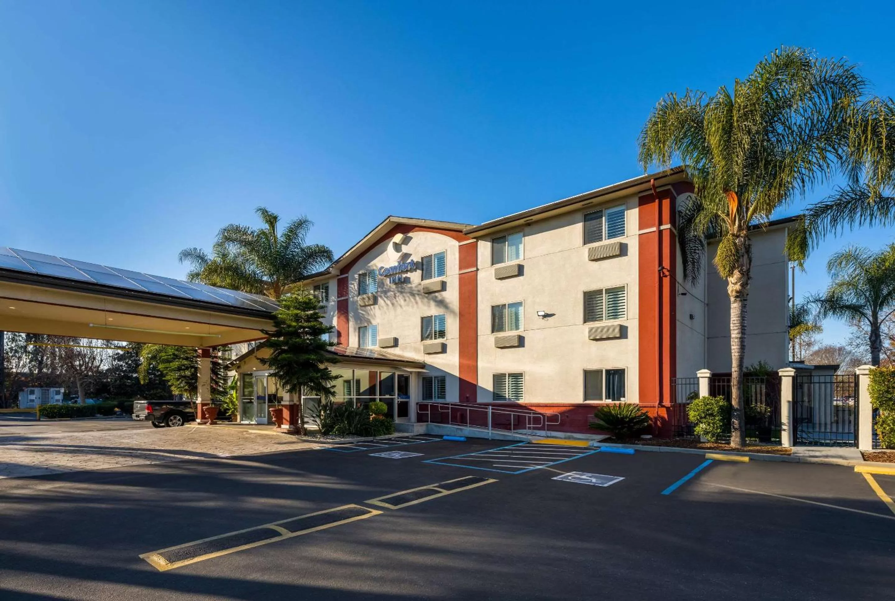 Property building in Comfort Inn Gilroy