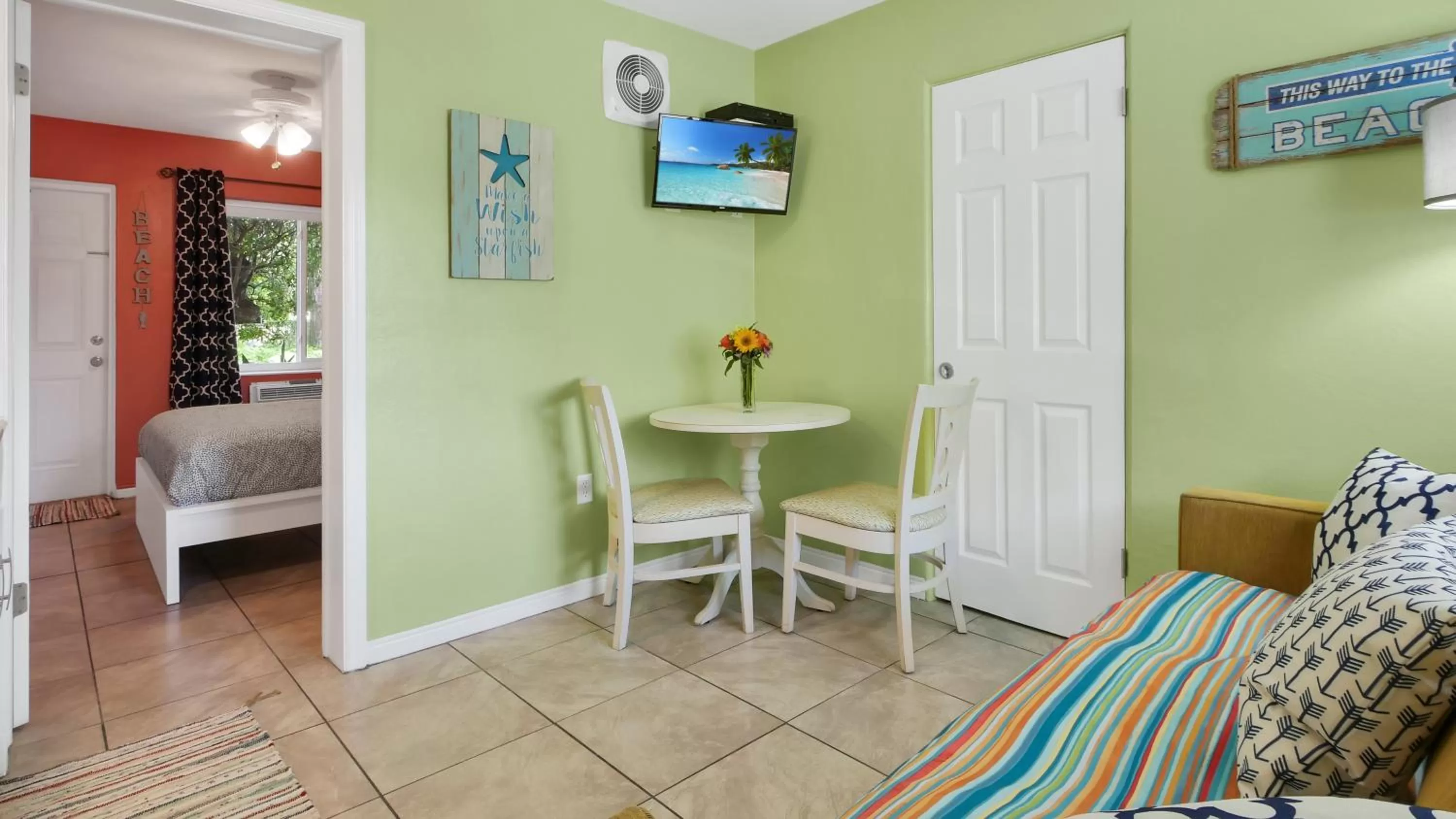 Dining area in The Beach House - Treasure Island
