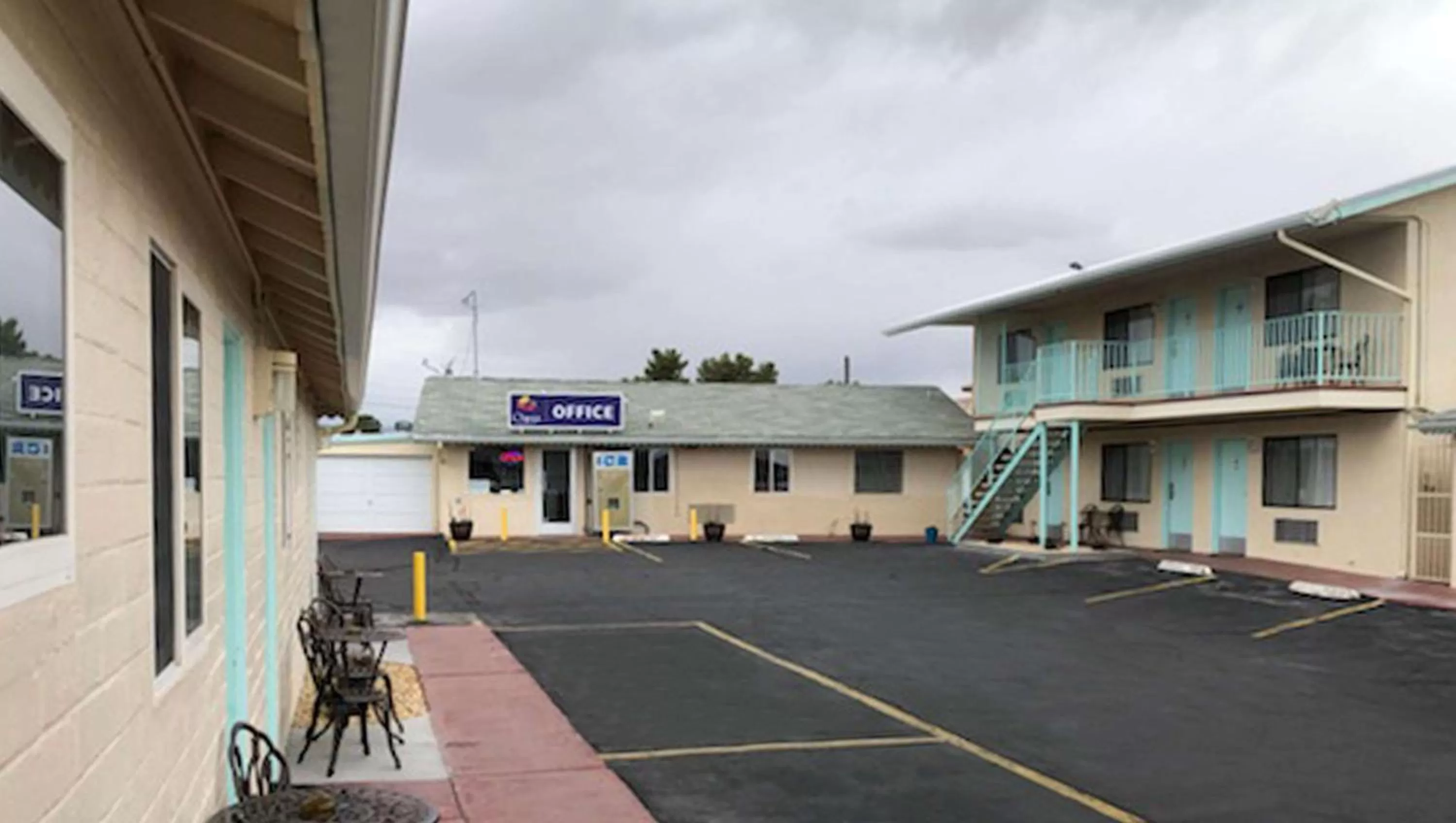 Property building in Howard Johnson by Wyndham Ridgecrest, CA