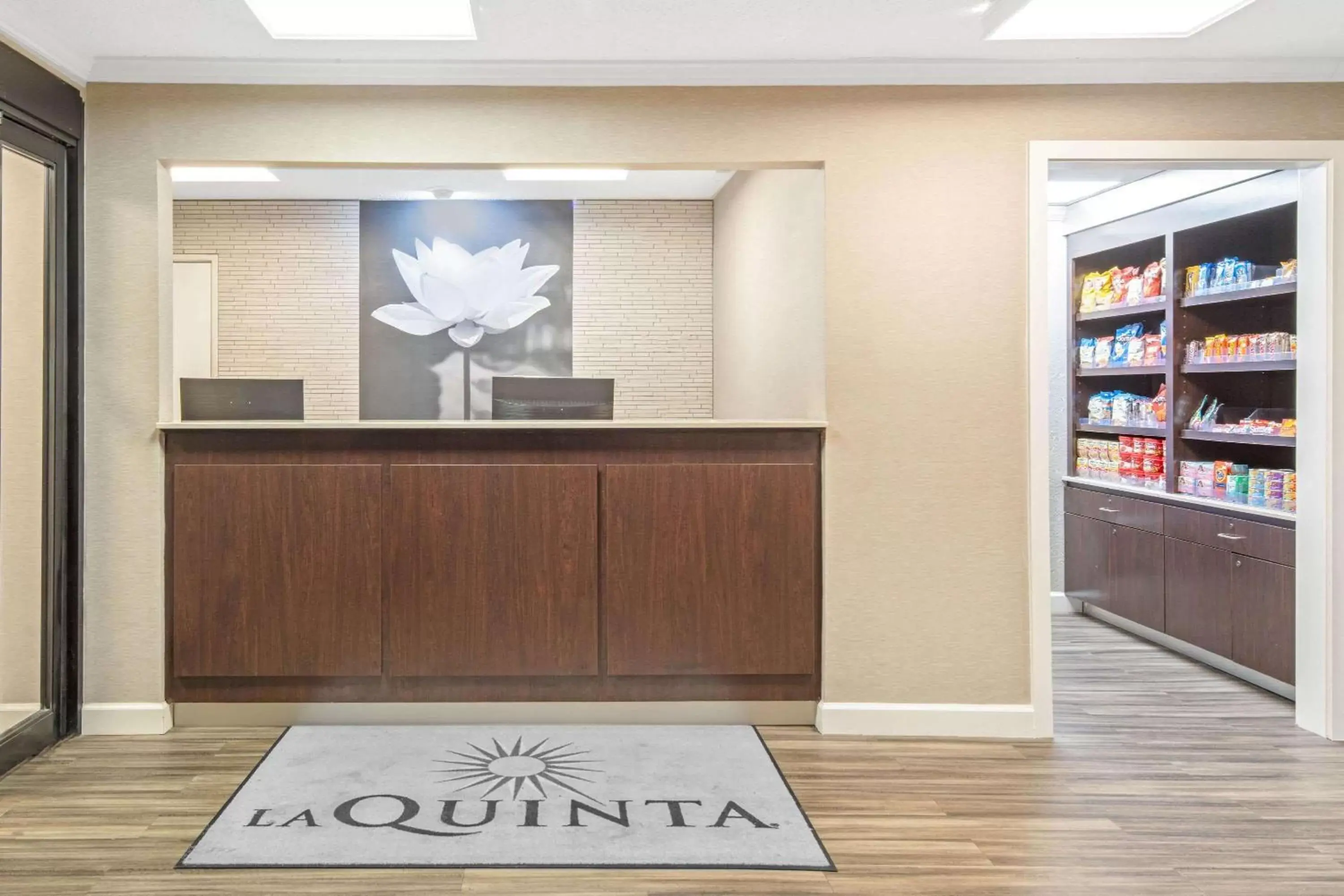 Lobby or reception, Lobby/Reception in La Quinta by Wyndham Baton Rouge Siegen Lane