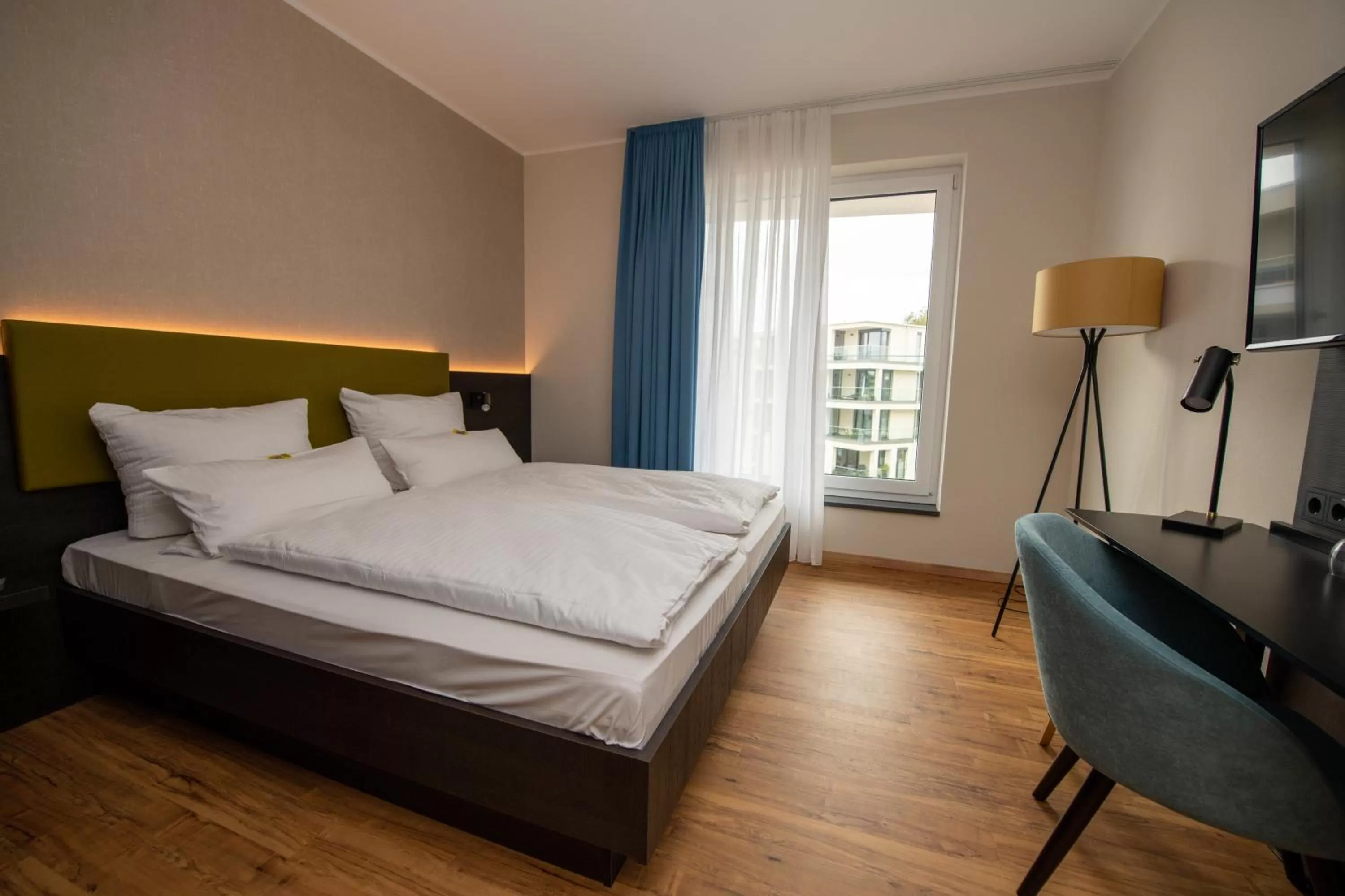 Photo of the whole room, Bed in EINSTEIN Hotel am Römerpark