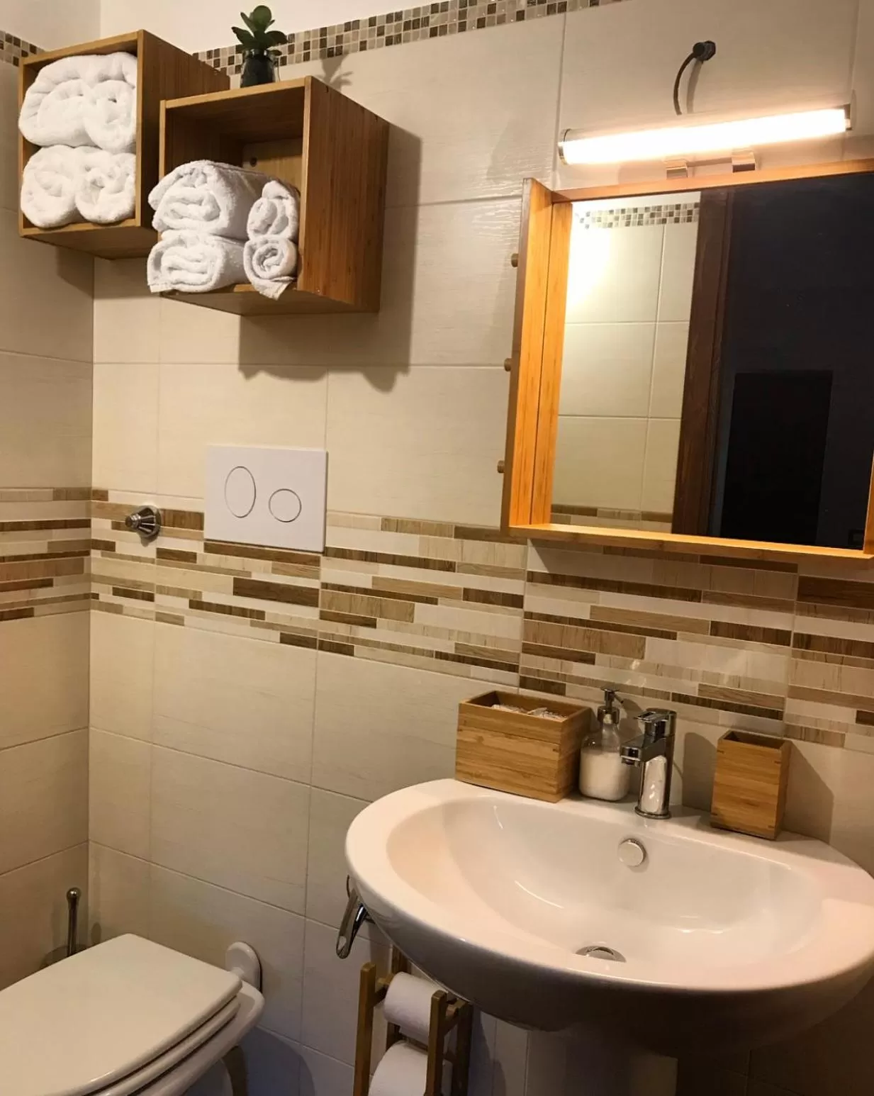 Shower in LA PERGOLA - Affitta Camere