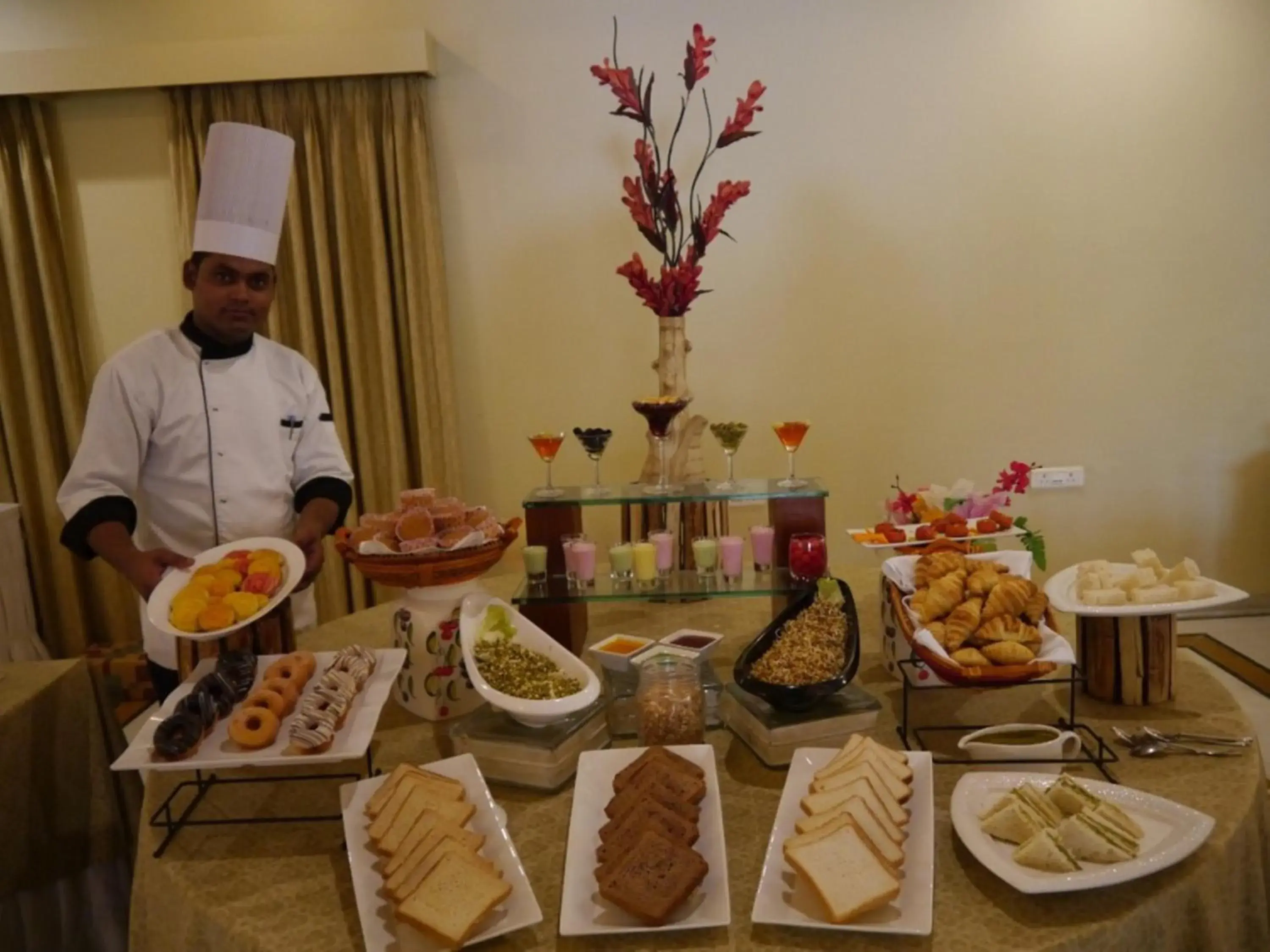 Continental breakfast in The Ummed Jodhpur Palace Resort & Spa Continental breakfast in The Ummed Jodhpur Palace Resort & Spa