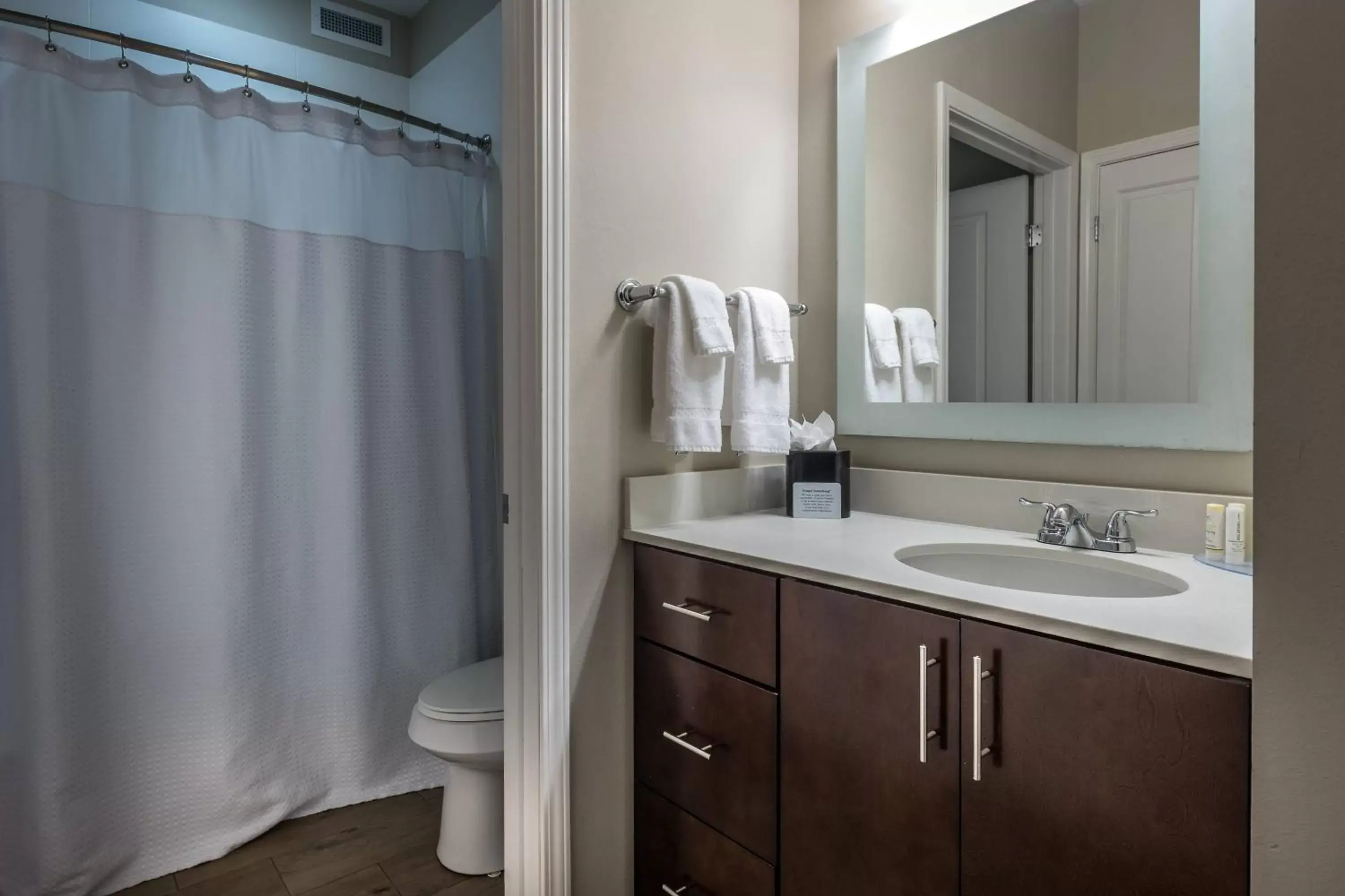 Bathroom in TownePlace Suites by Marriott New Orleans Harvey/West Bank