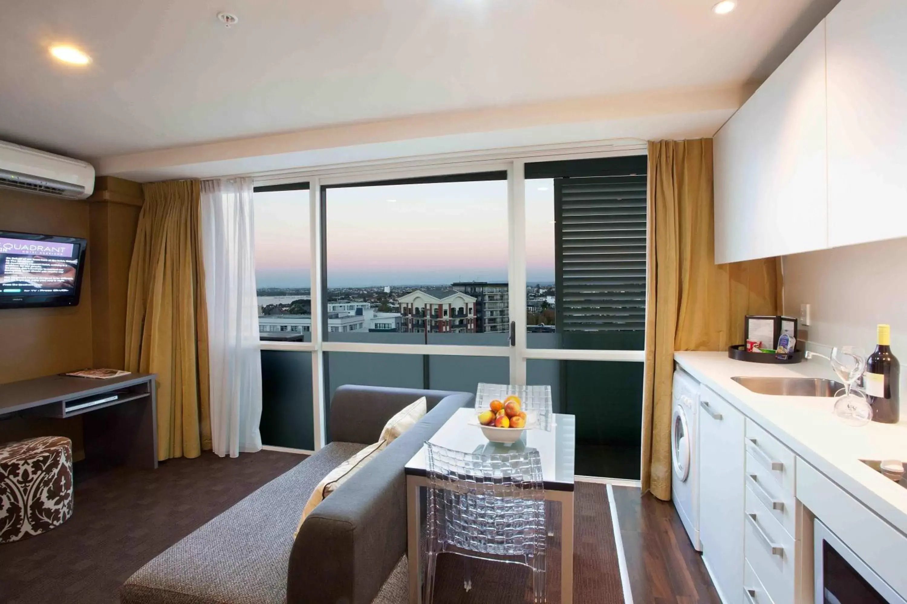 Kitchen or kitchenette in The Quadrant Hotel & Suites